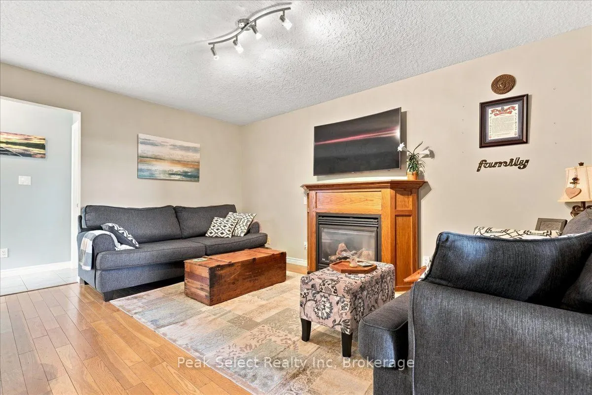 180 Ridgewood Crescent