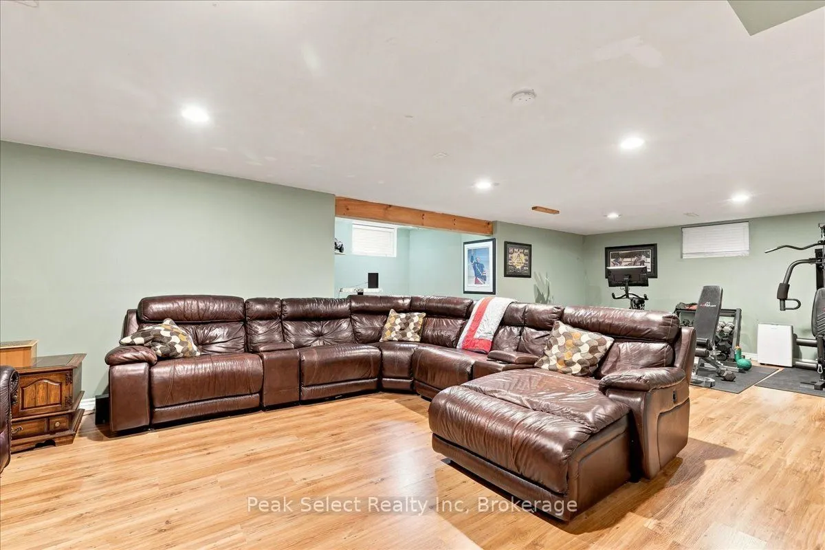 180 Ridgewood Crescent