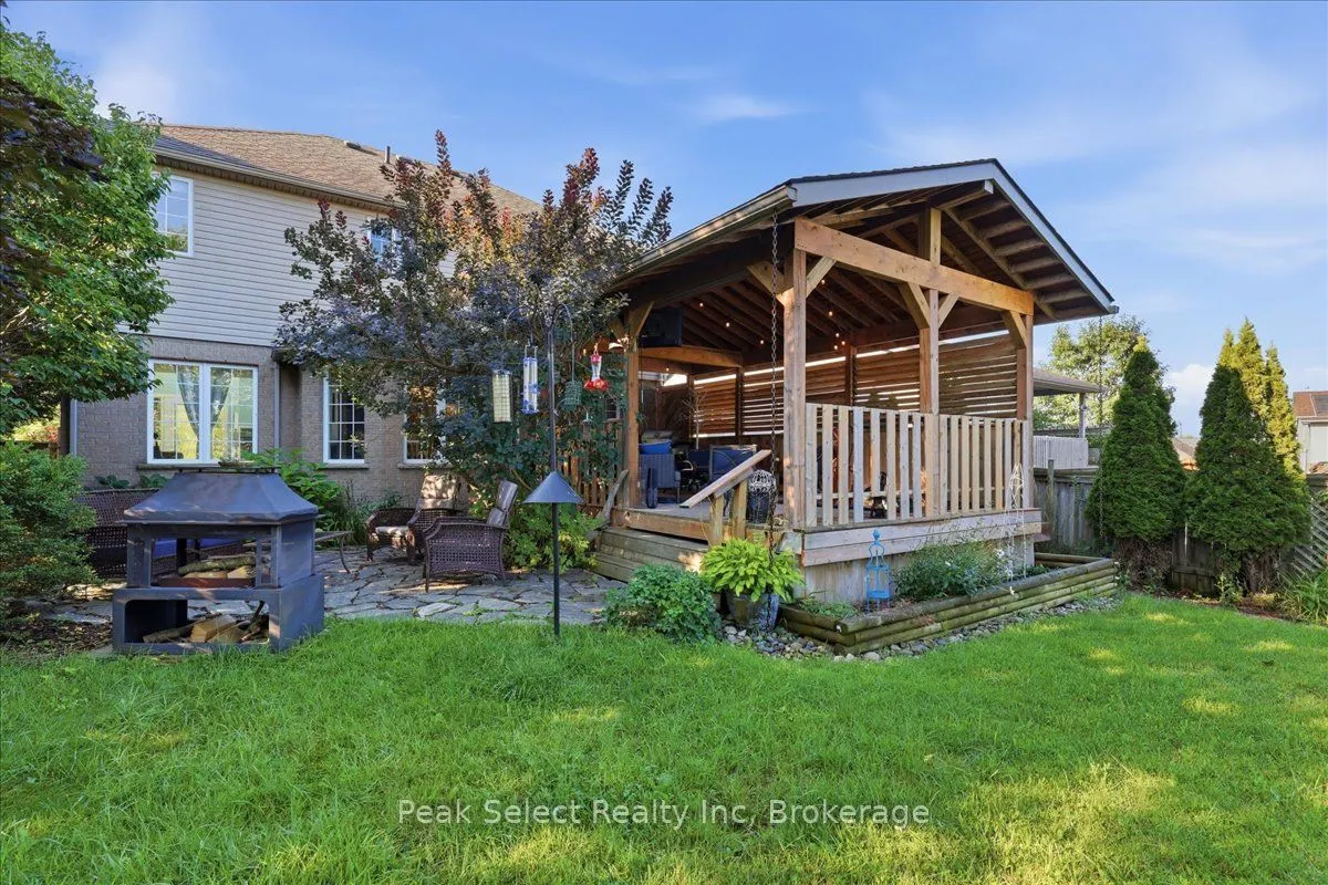 180 Ridgewood Crescent