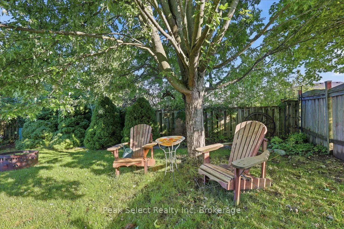 180 Ridgewood Crescent