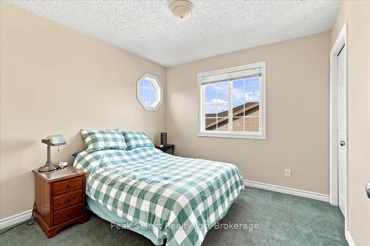 180 Ridgewood Crescent