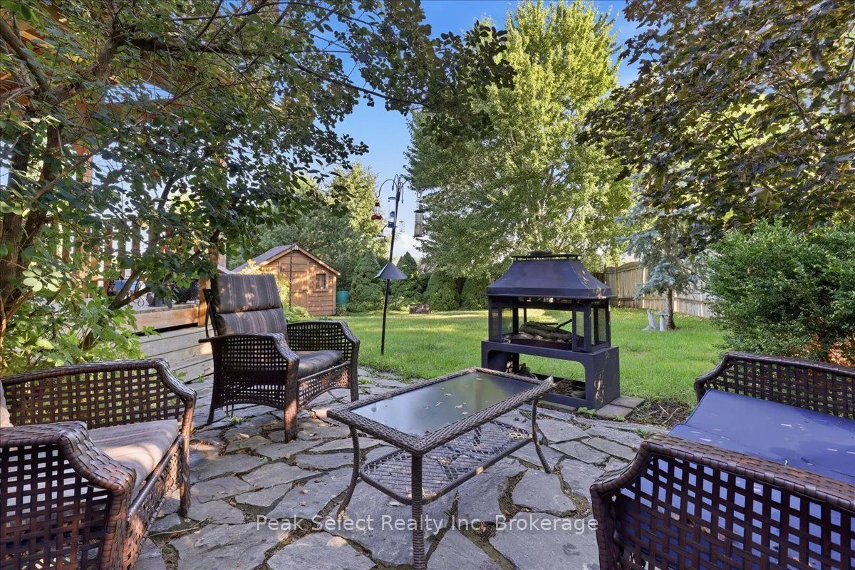180 Ridgewood Crescent