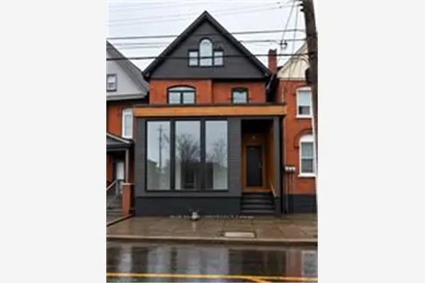 76 Wentworth Street S