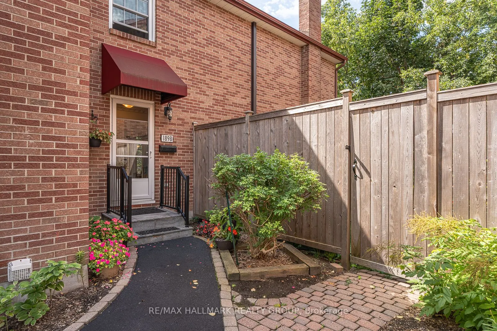 1898 RUSSELL Road #2