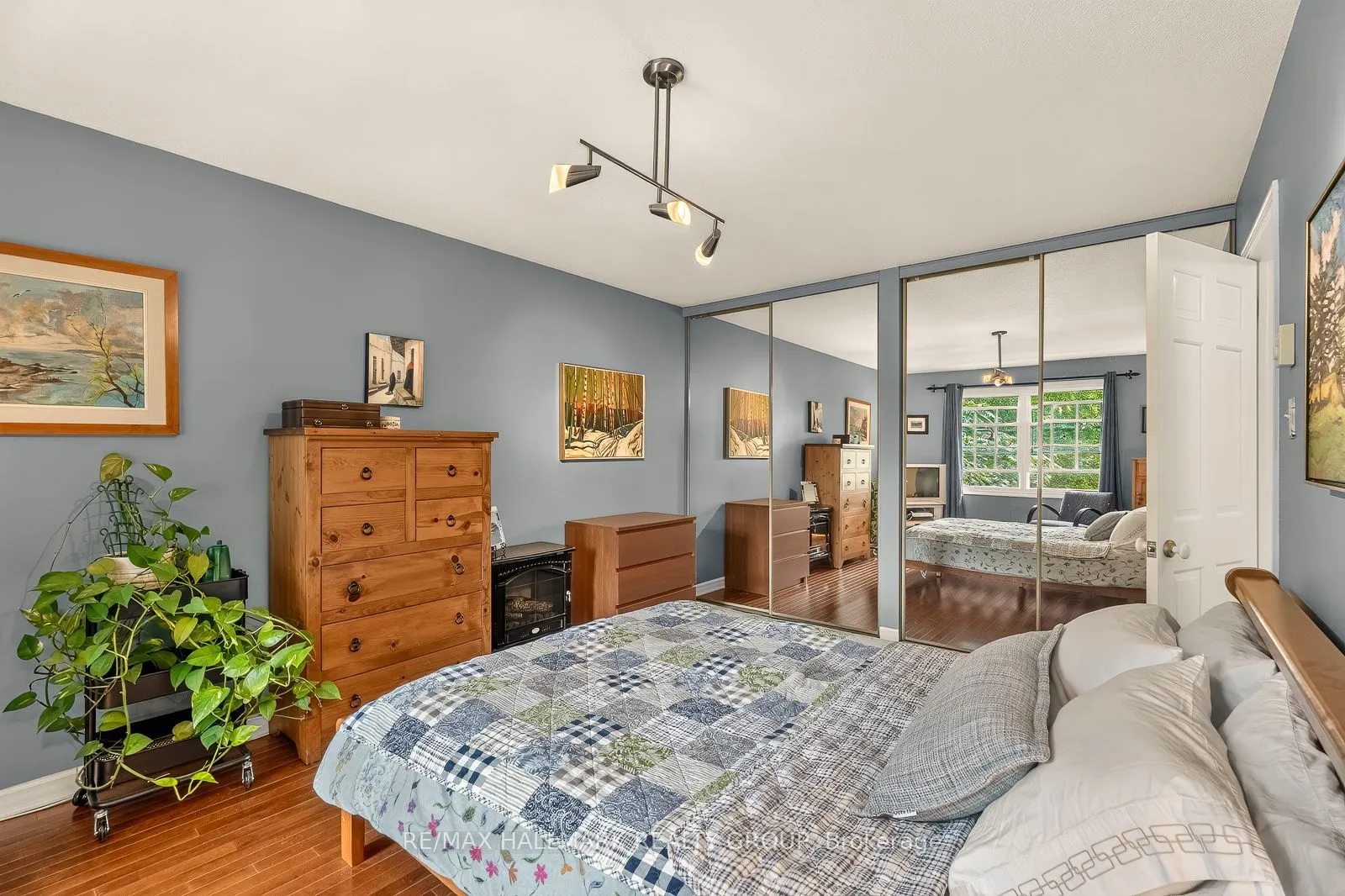 1898 RUSSELL Road #2
