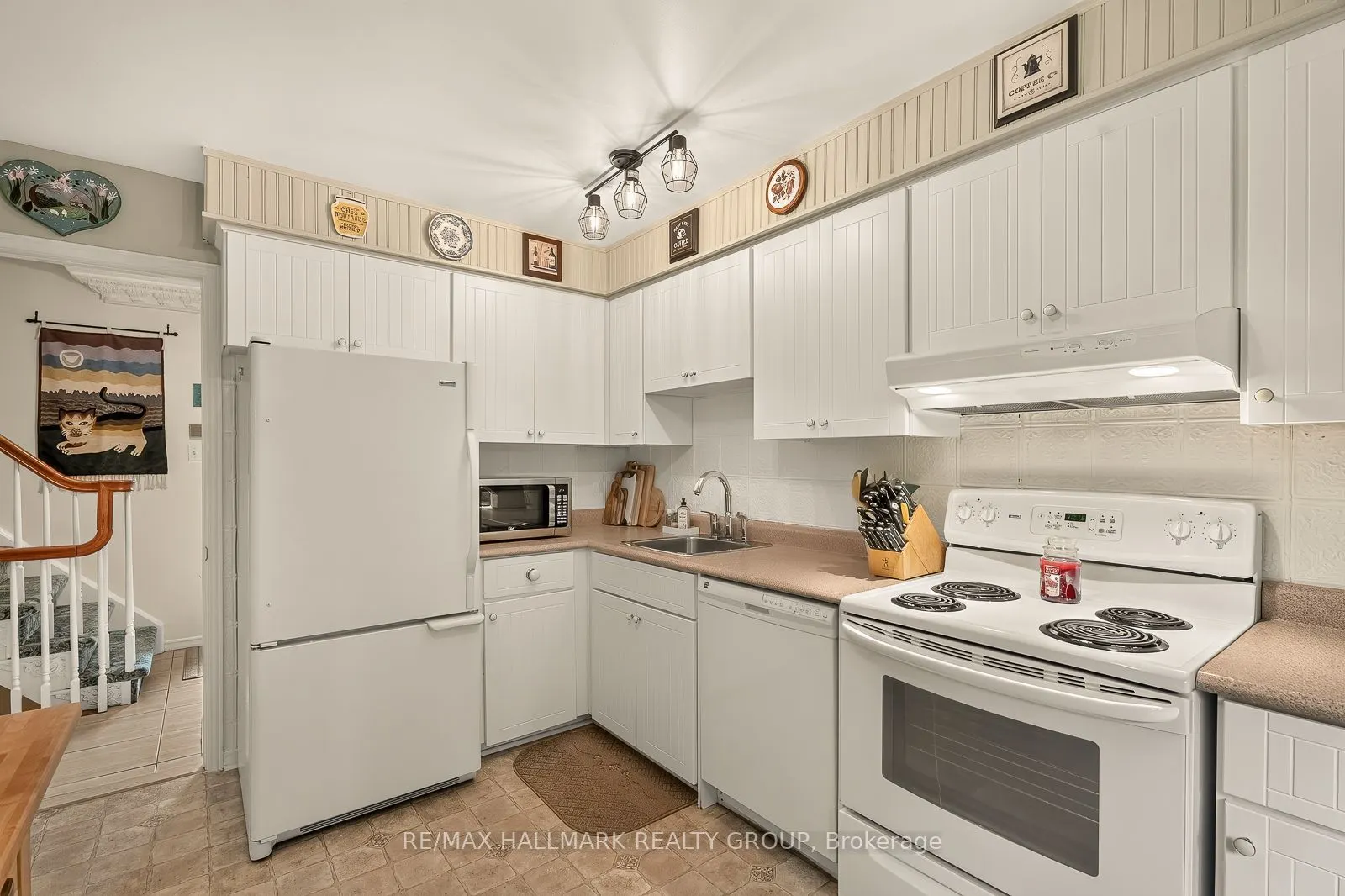 1898 RUSSELL Road #2