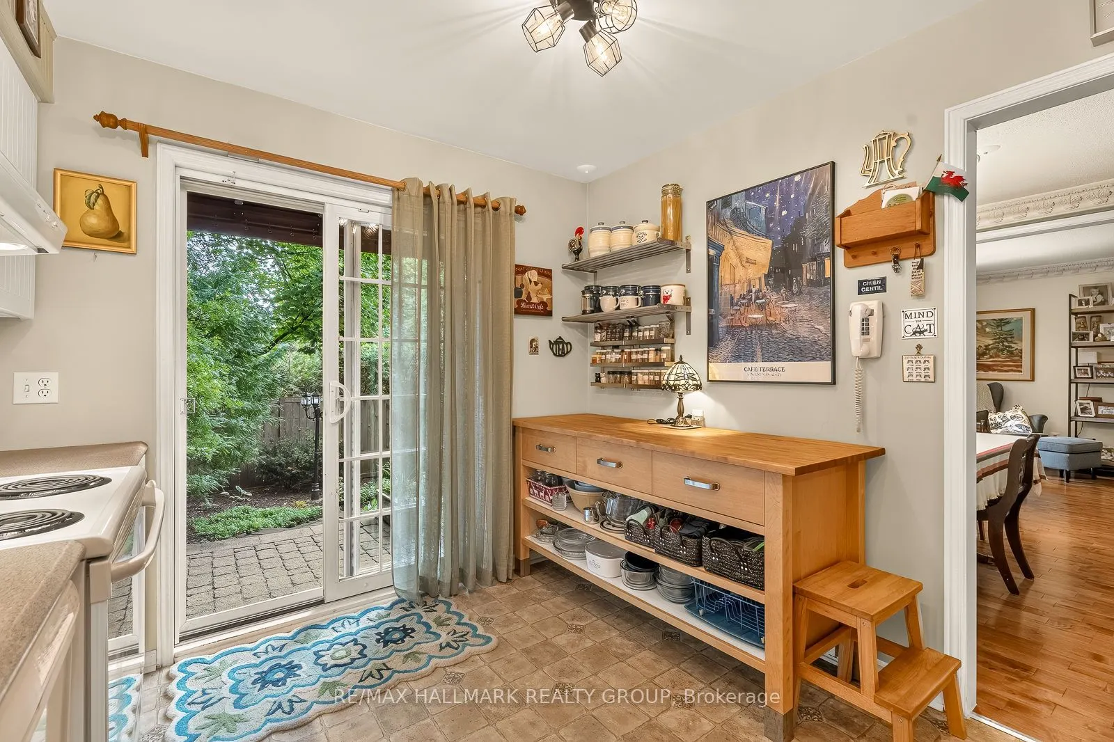 1898 RUSSELL Road #2