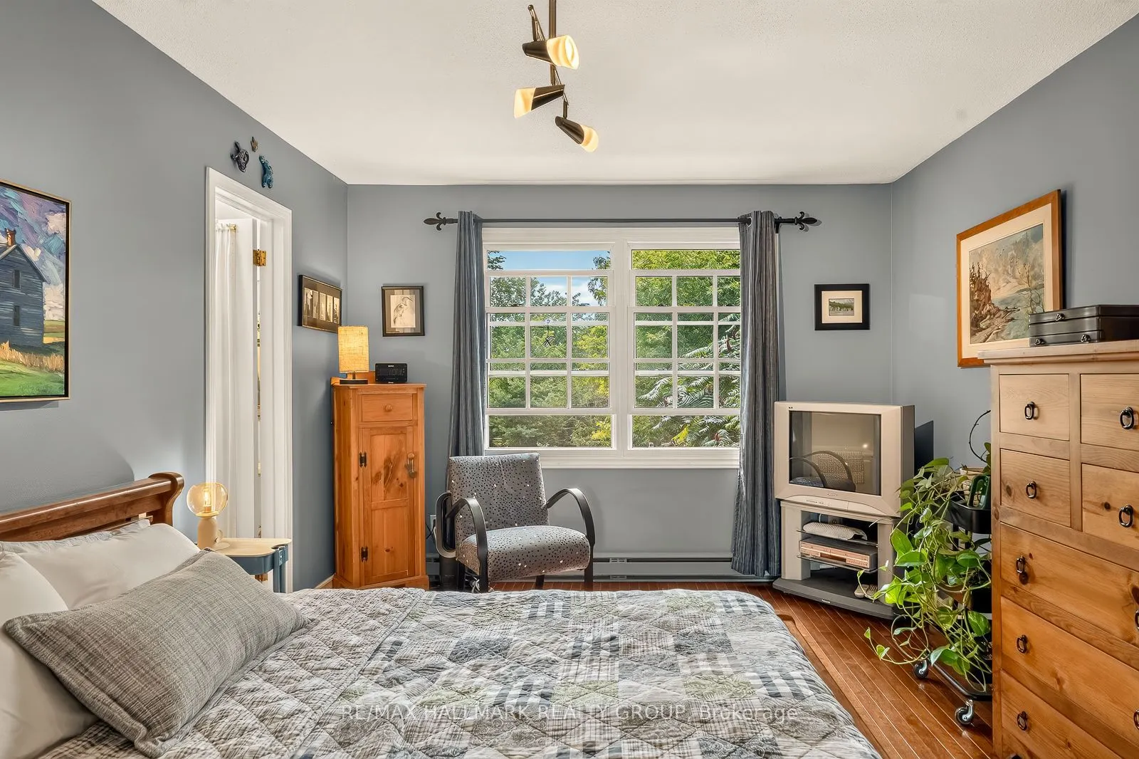 1898 RUSSELL Road #2