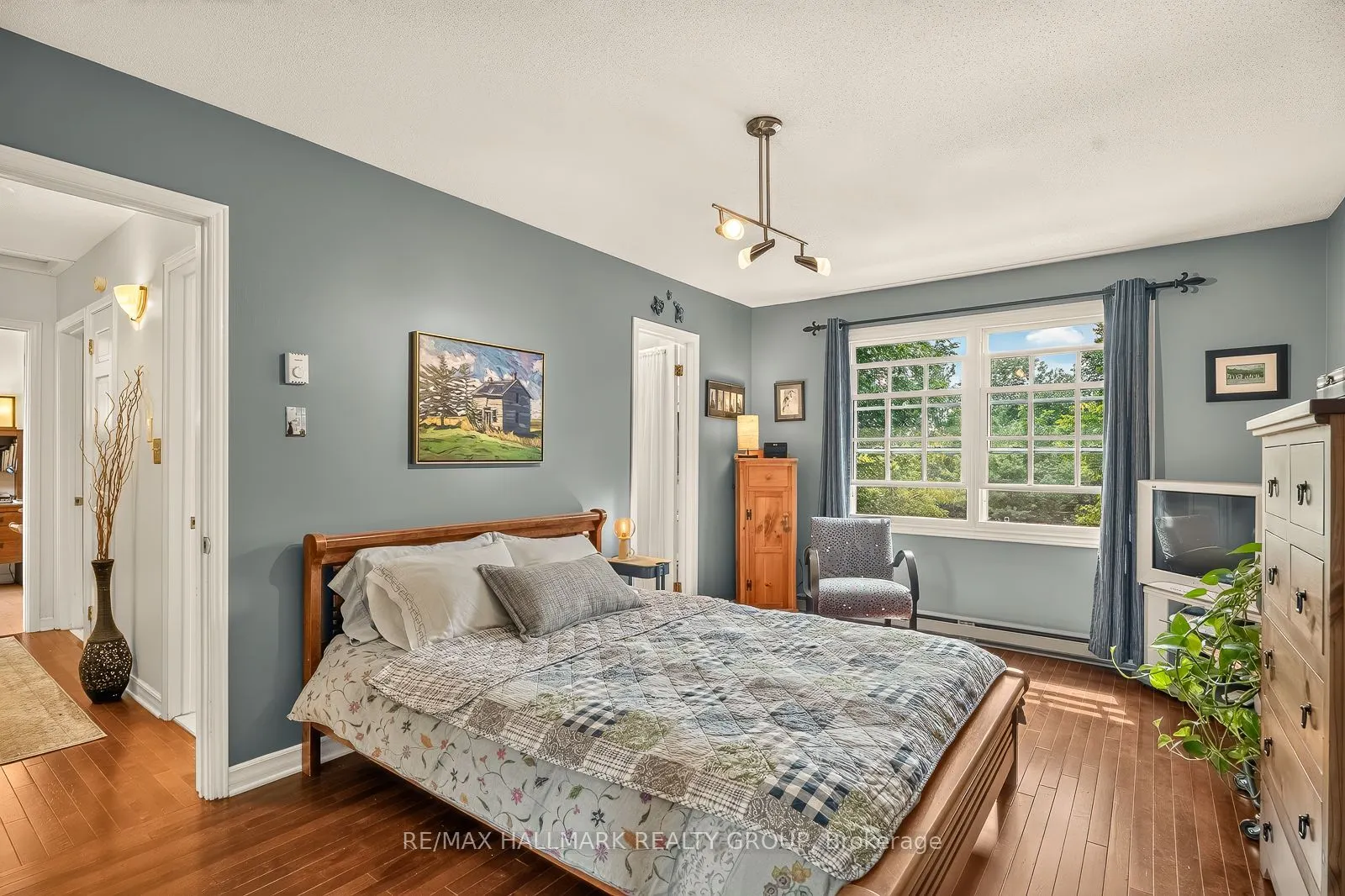 1898 RUSSELL Road #2