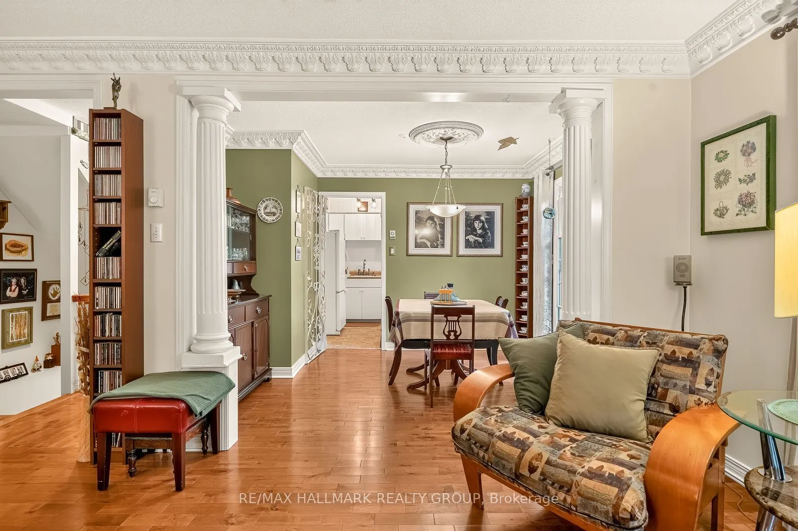 1898 RUSSELL Road #2
