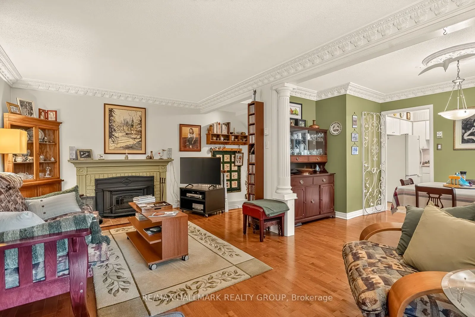 1898 RUSSELL Road #2