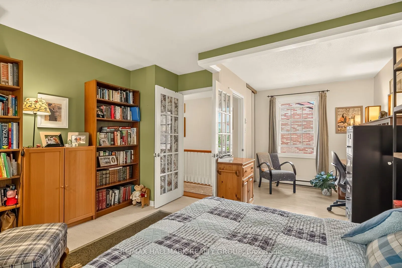 1898 RUSSELL Road #2