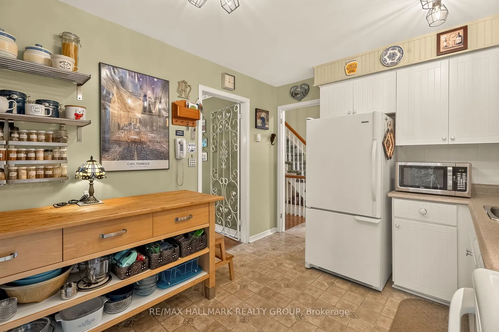1898 RUSSELL Road #2