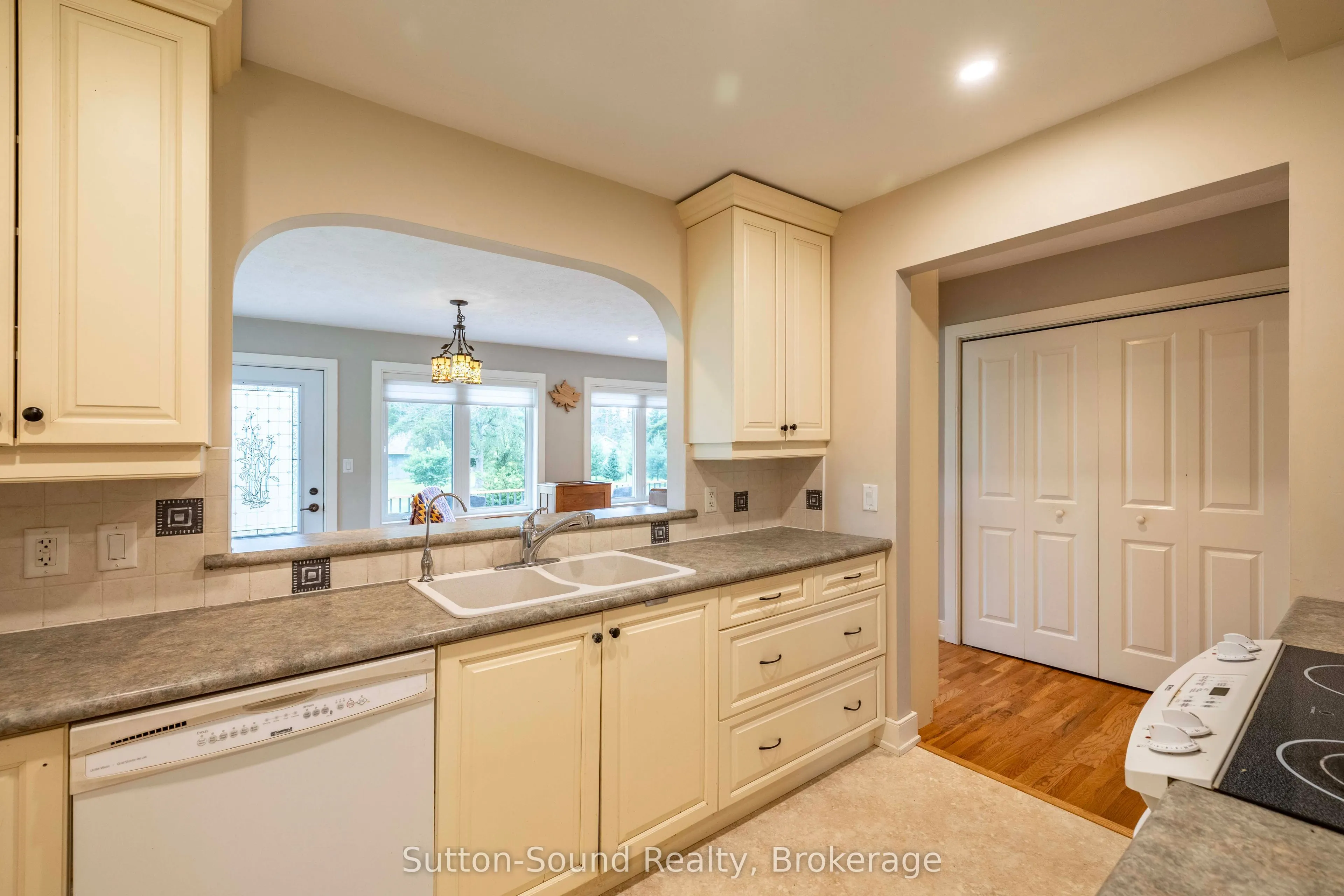 827 13th Street W