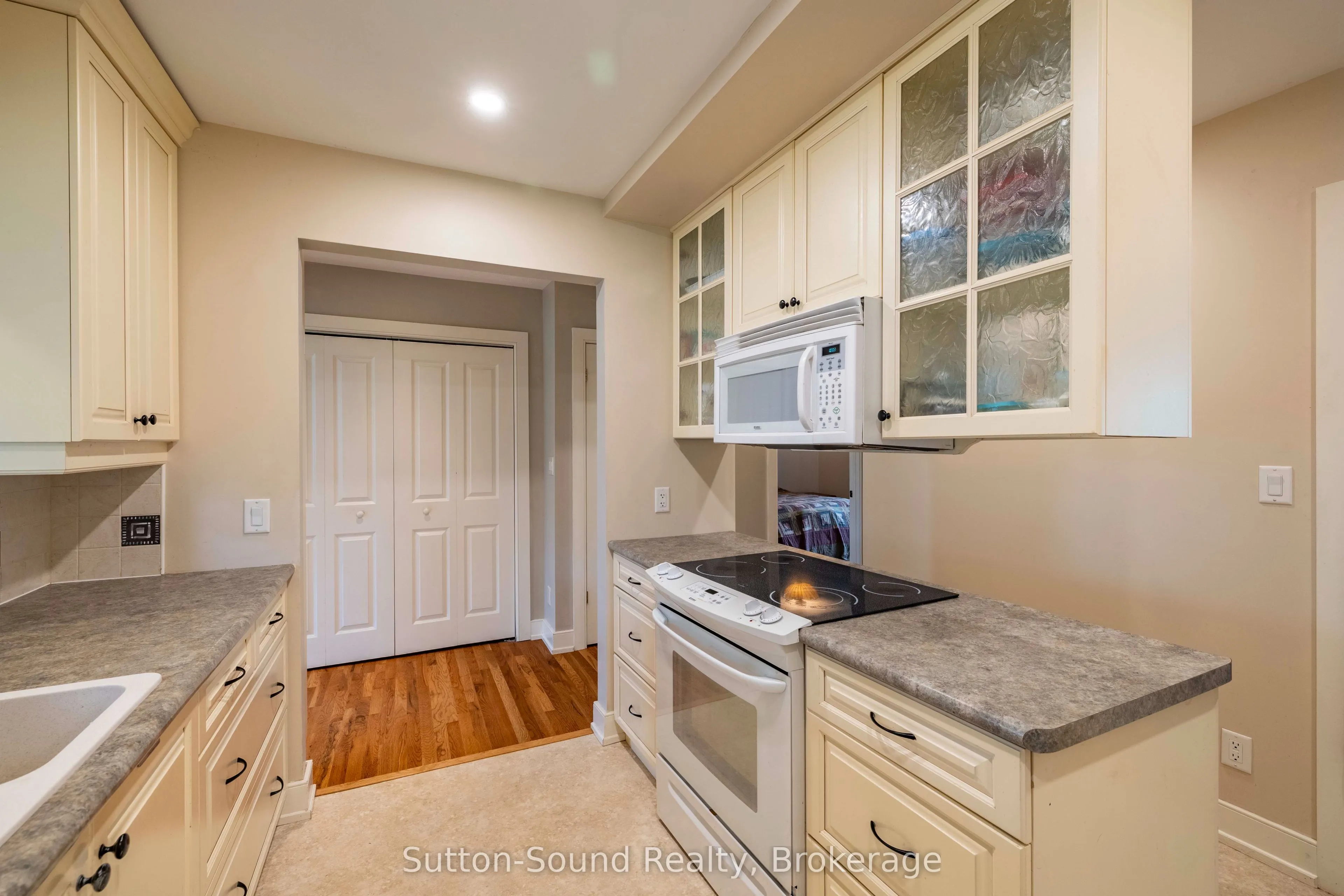 827 13th Street W