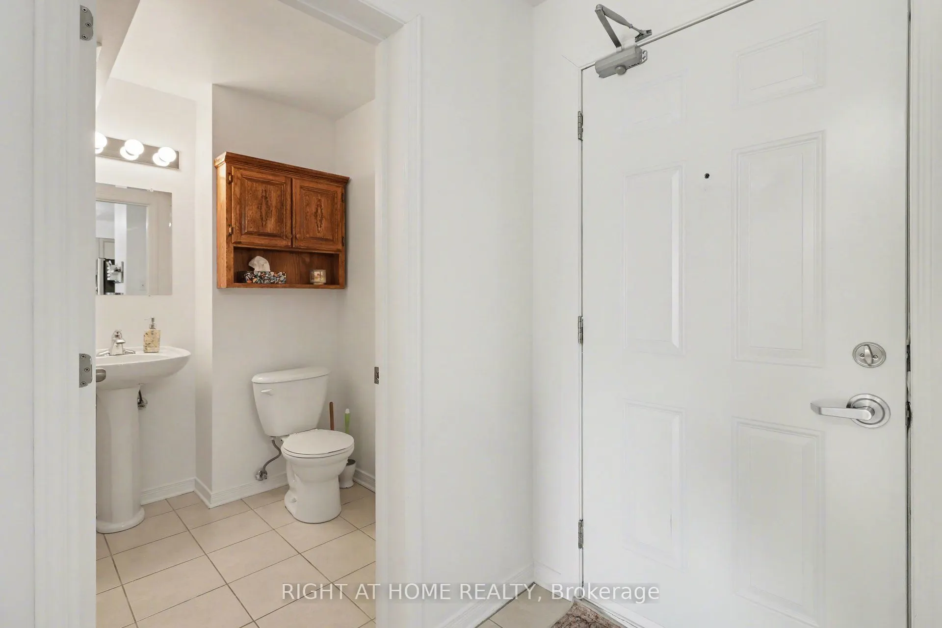 646 Cummings Avenue #202