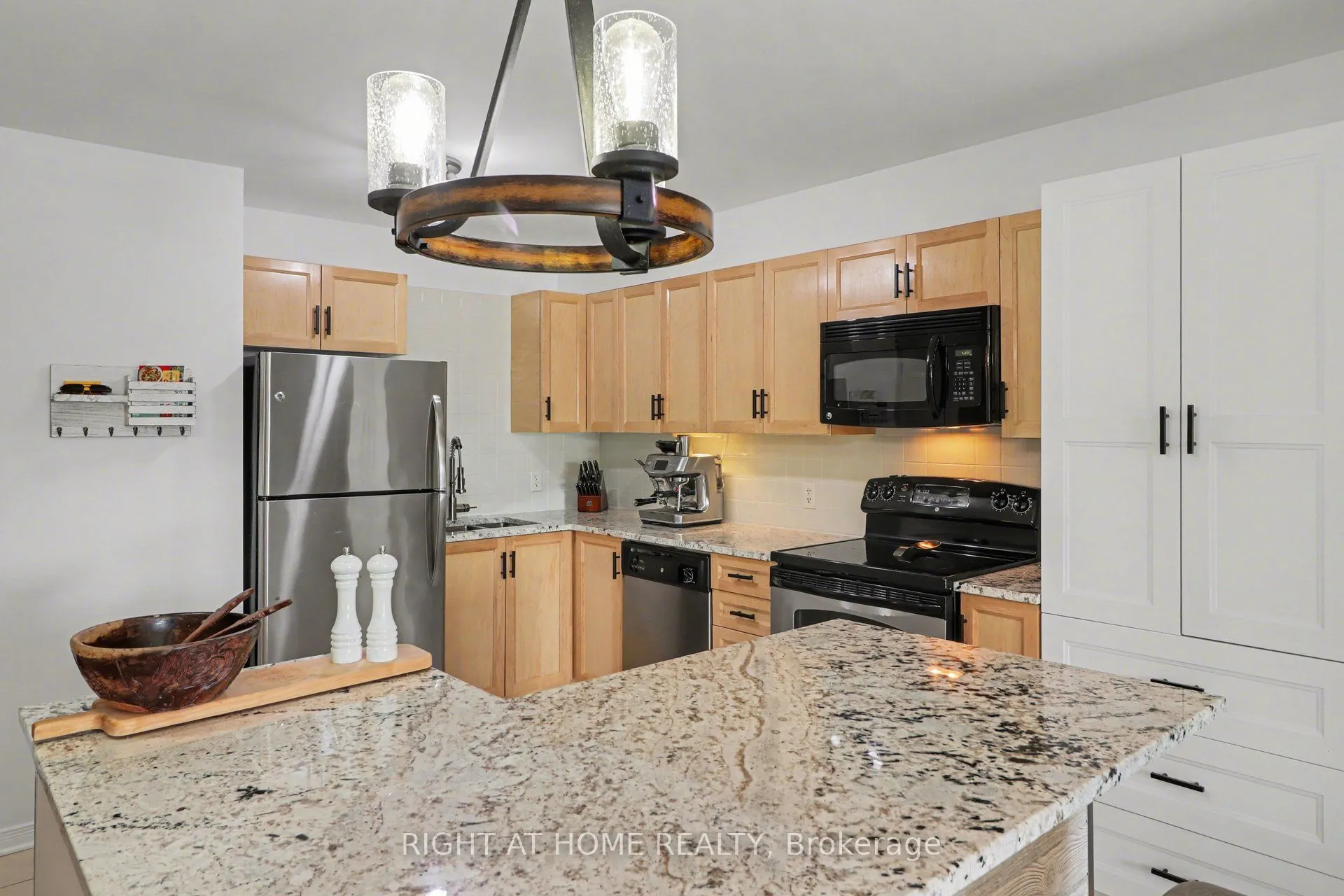 646 Cummings Avenue #202