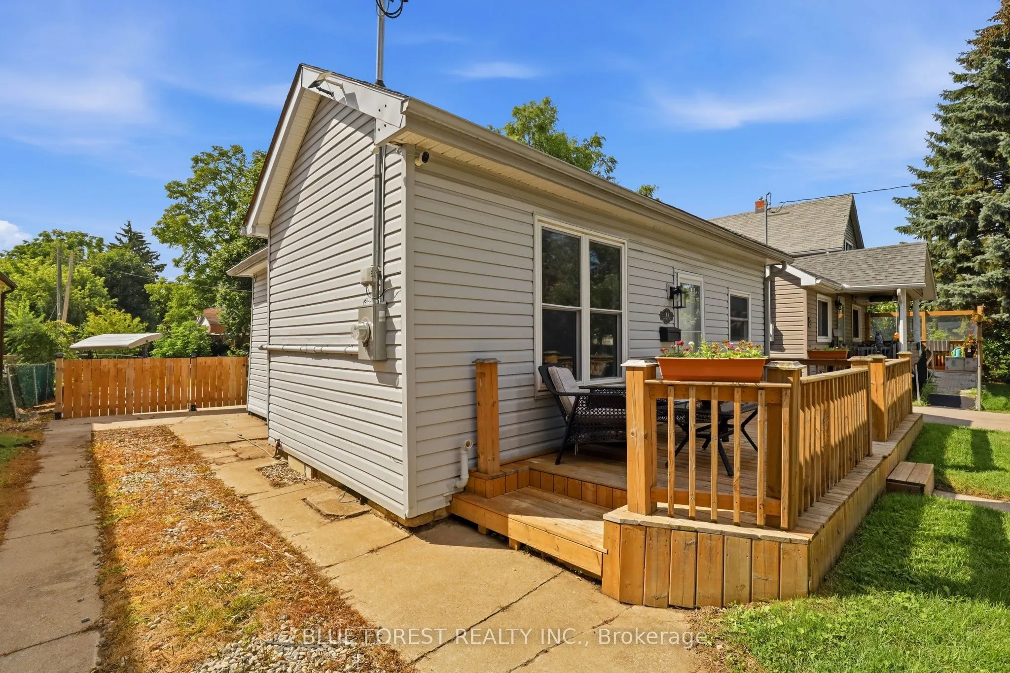 35 Mackay Avenue