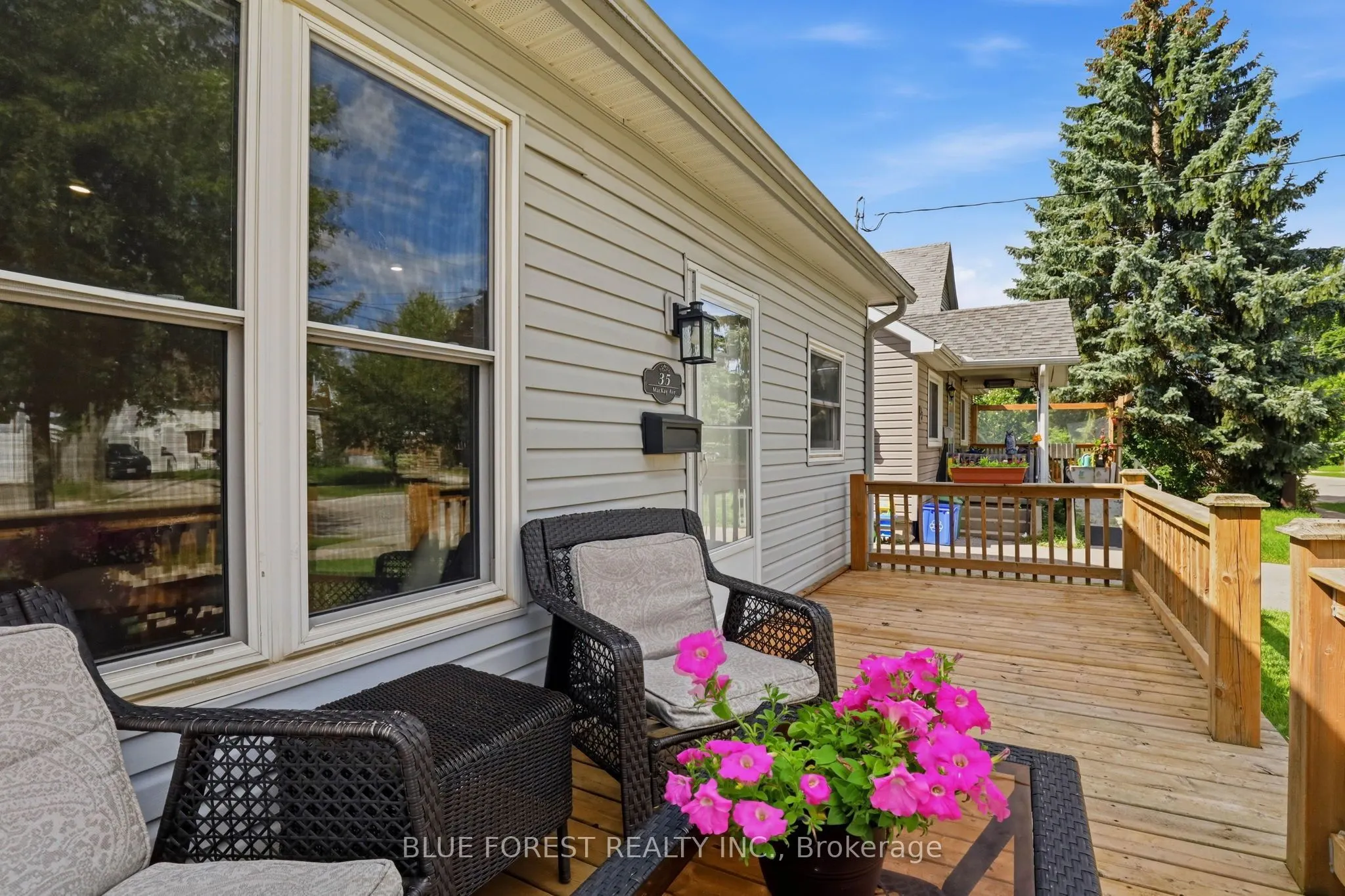35 Mackay Avenue
