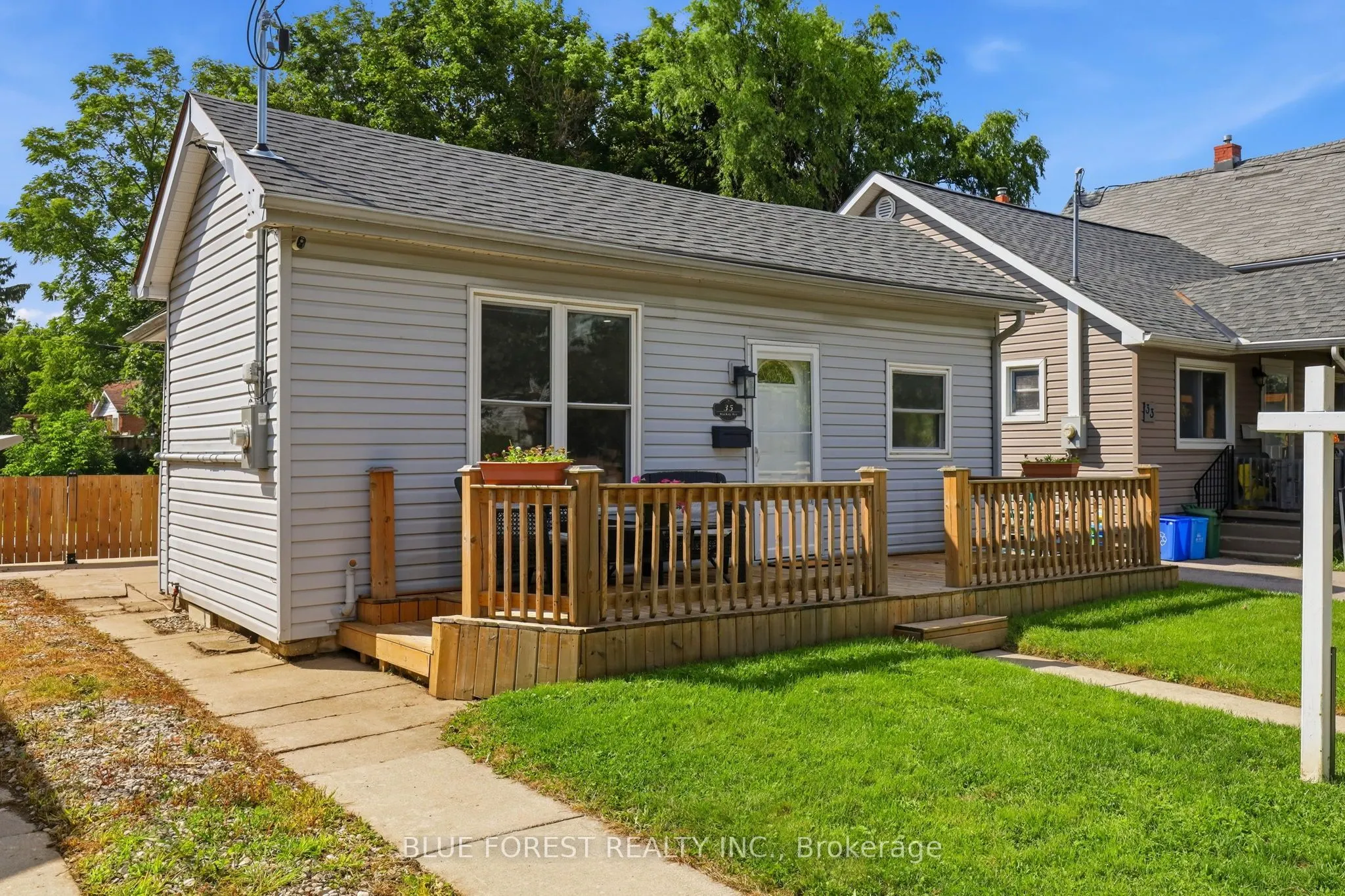 35 Mackay Avenue