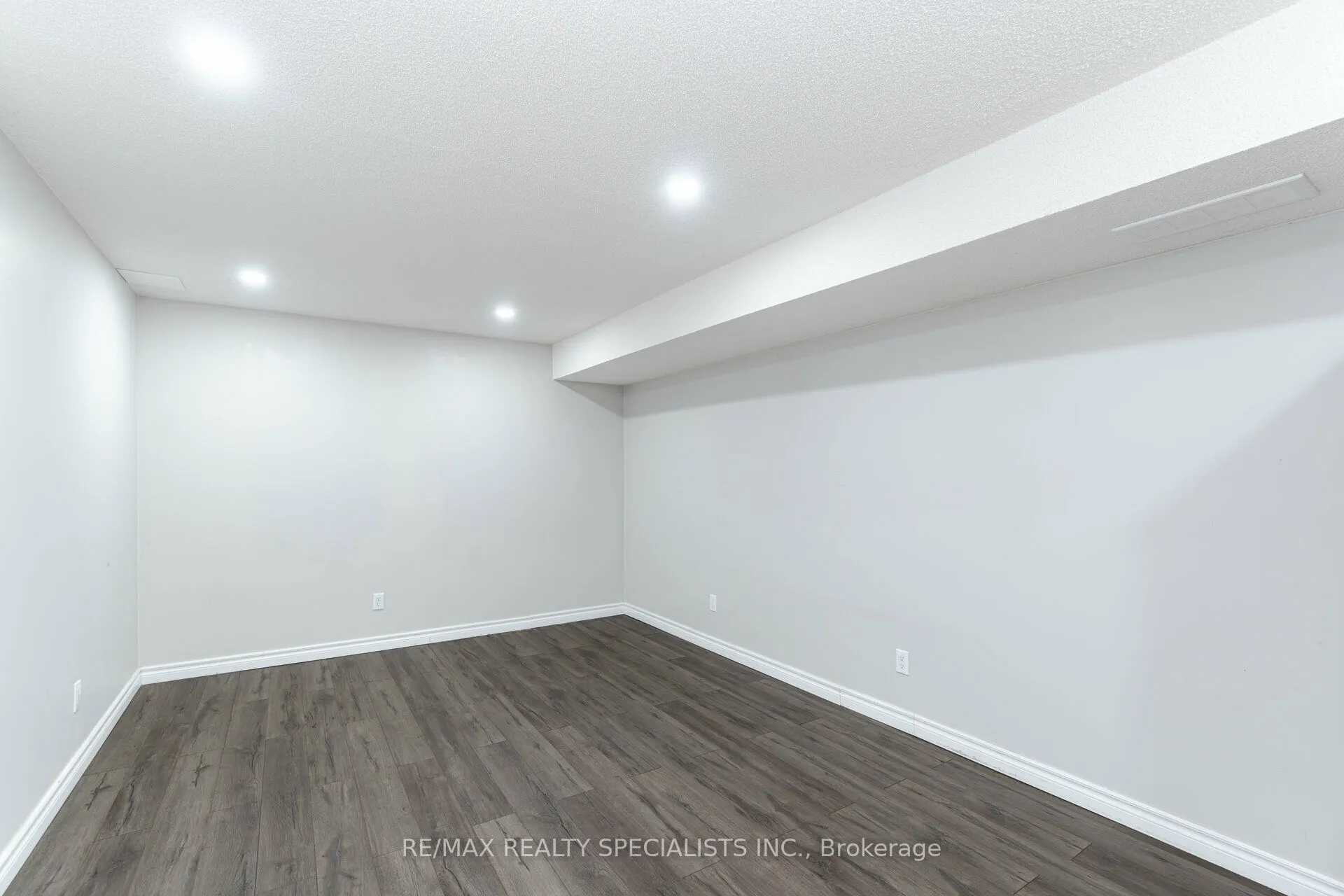 1435 Mickleborough Drive