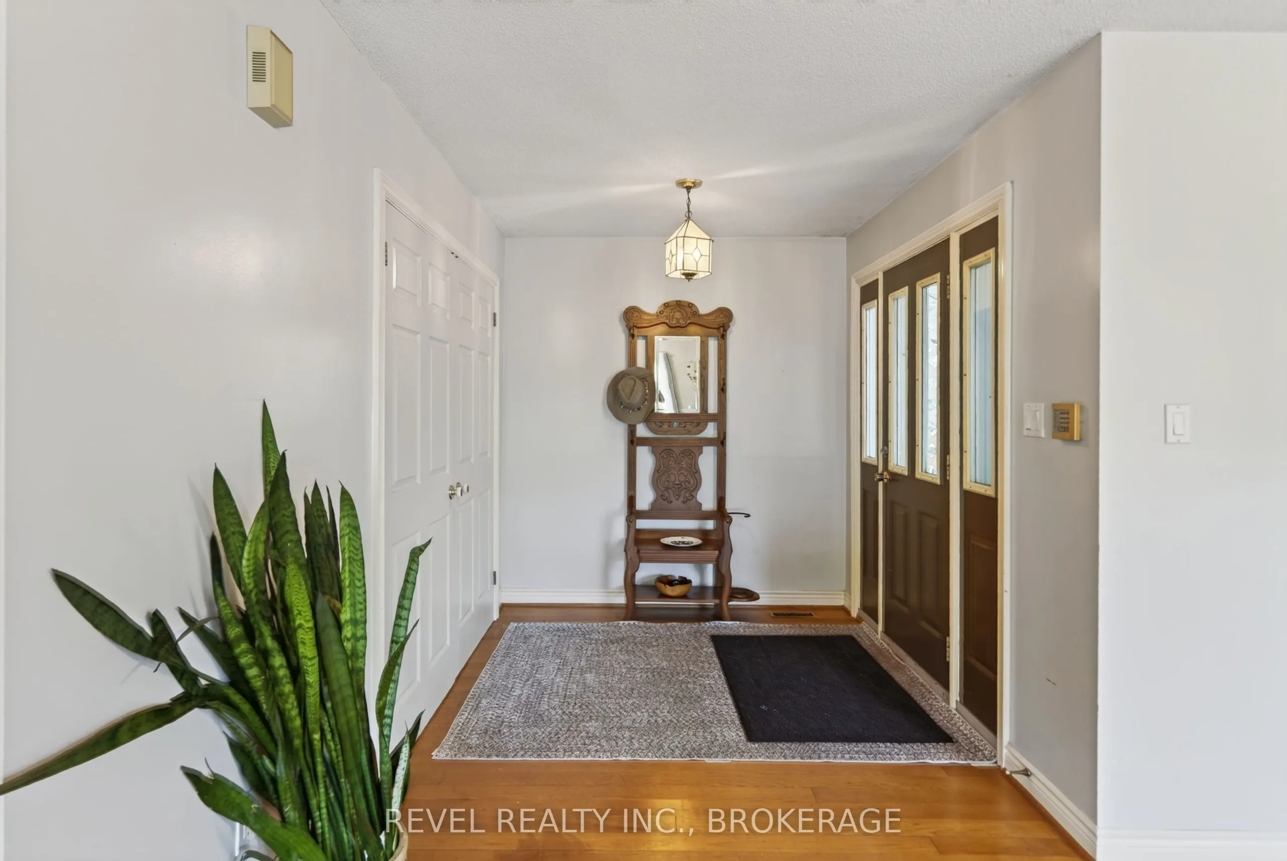 5383 Rideau Road