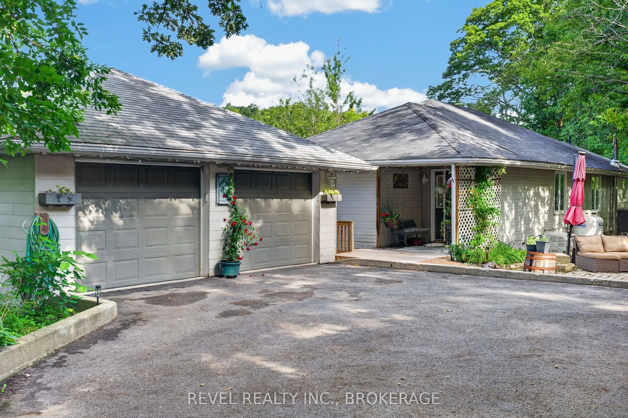 5383 Rideau Road
