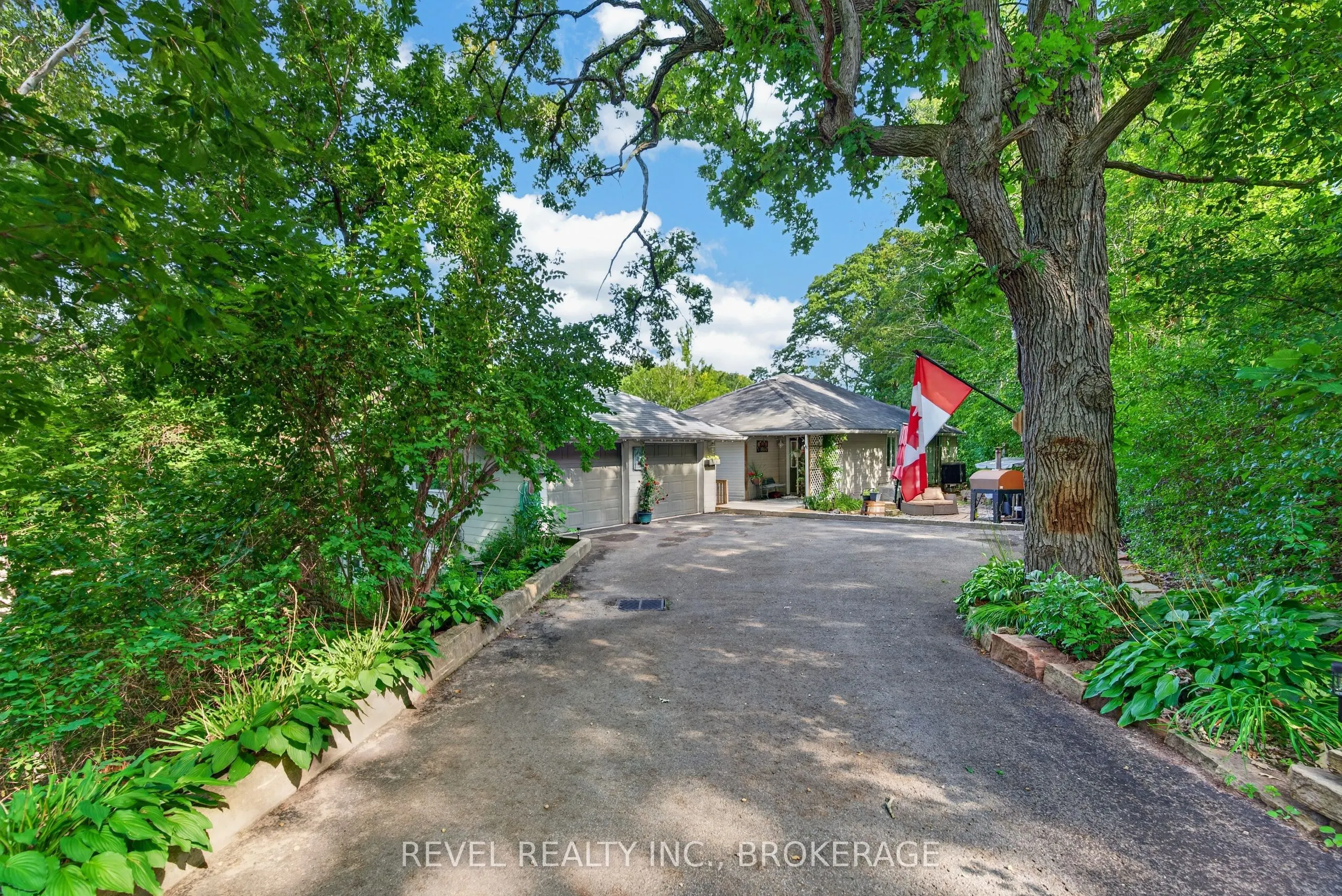 5383 Rideau Road