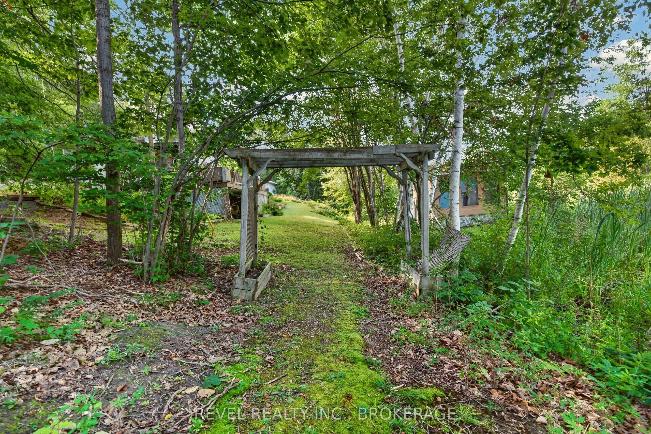 5383 Rideau Road