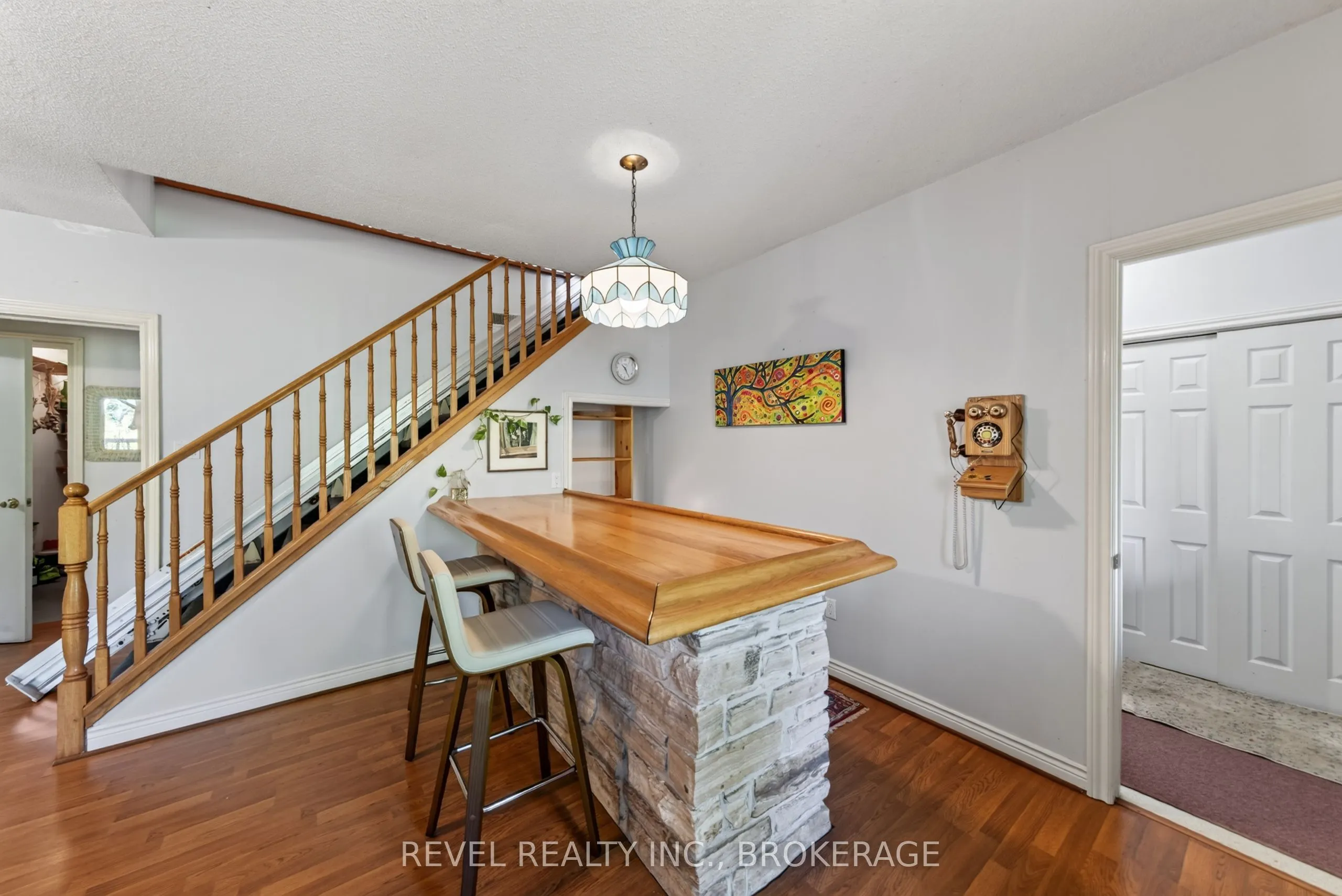5383 Rideau Road