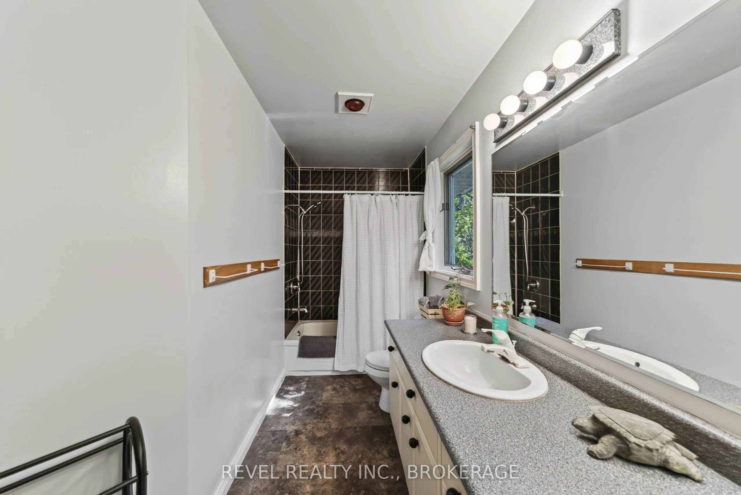 5383 Rideau Road