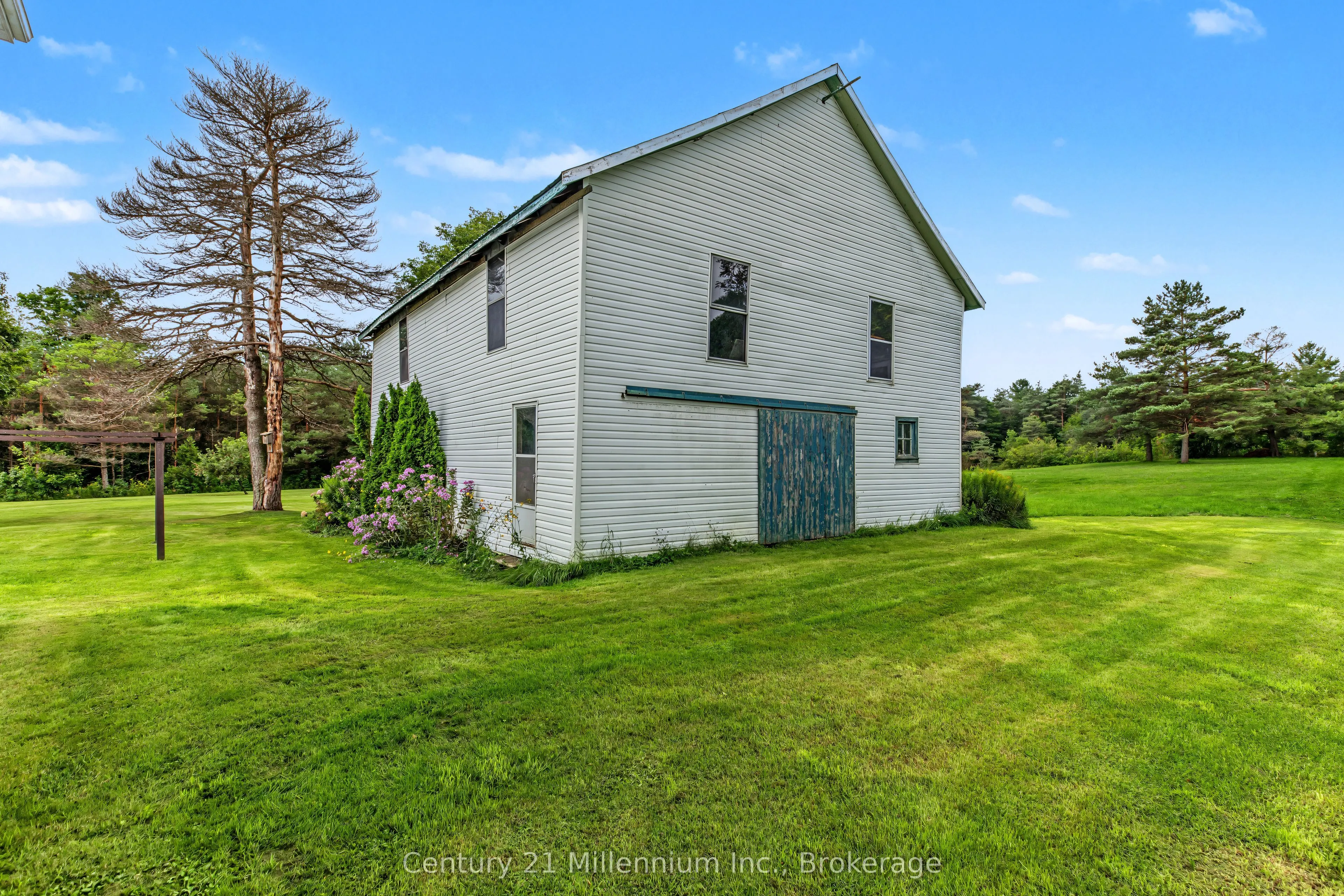 580283 Sideroad 60