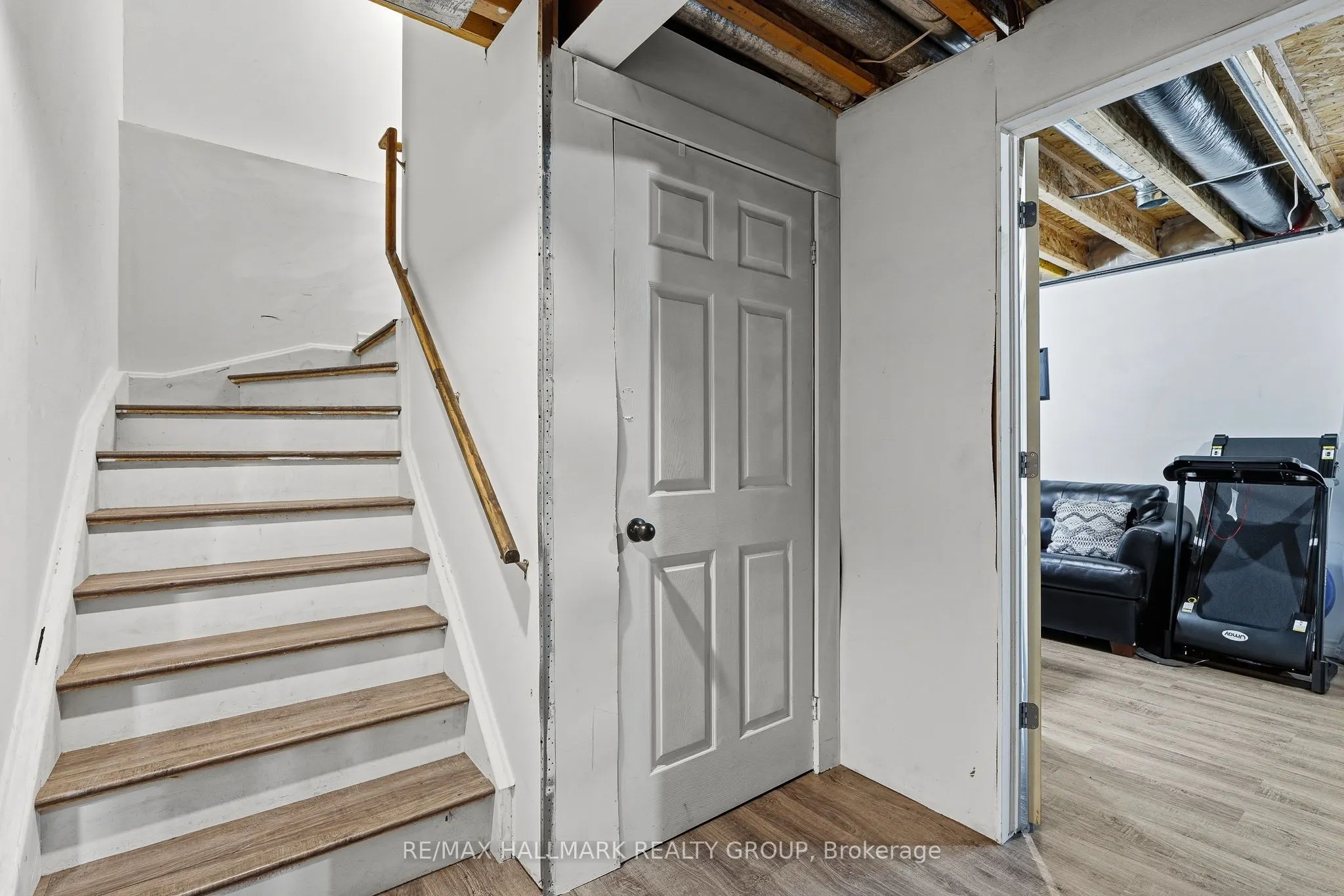 438 DENIS Street