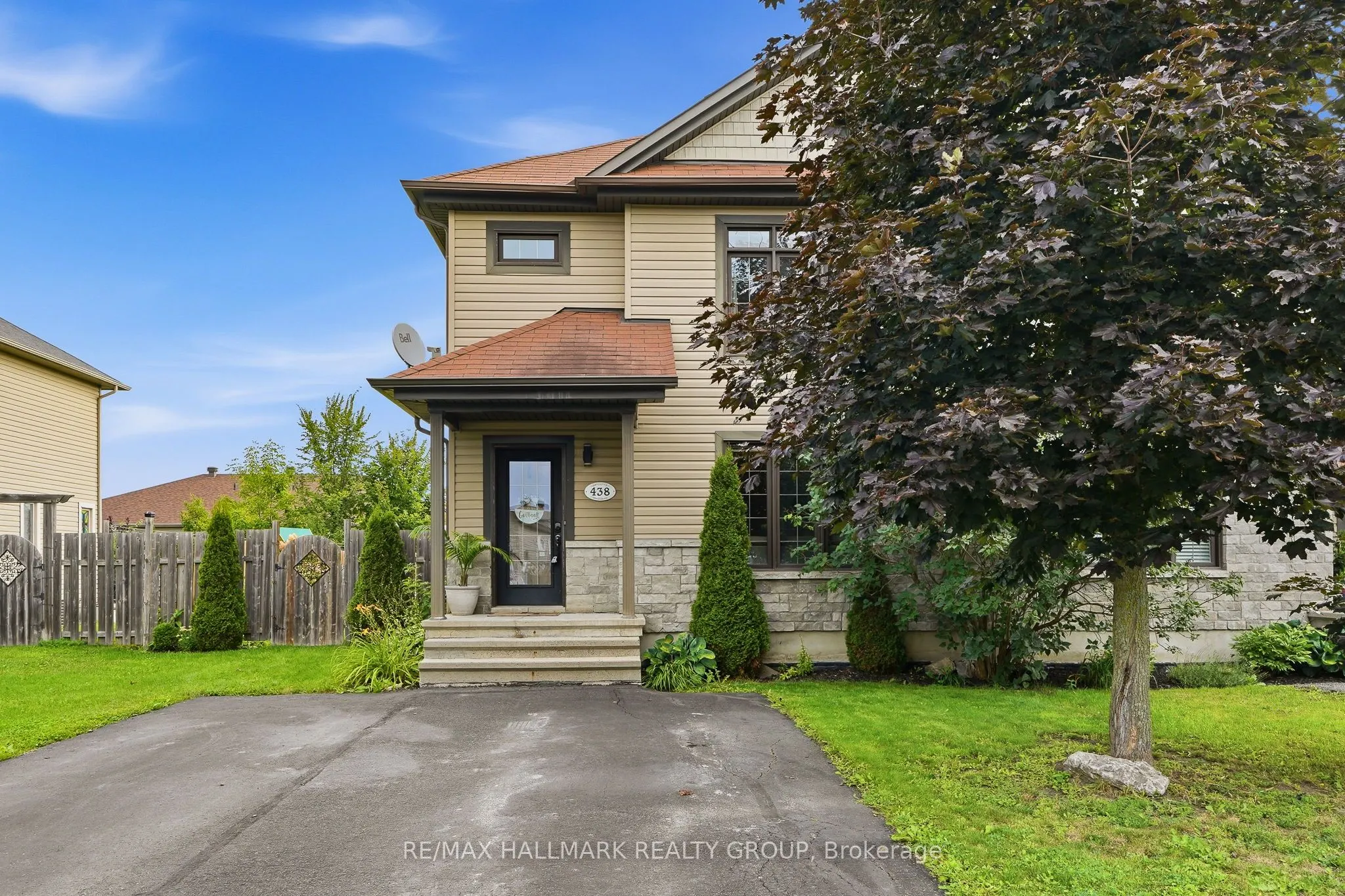 438 DENIS Street