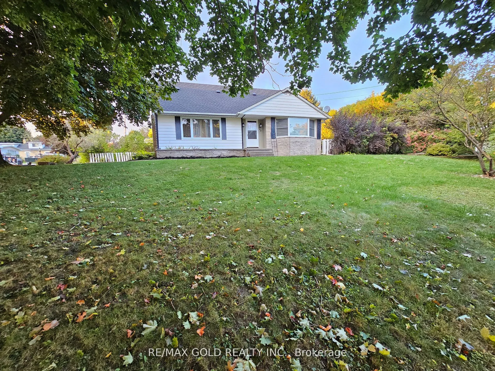 285 NORTH WATER Street W