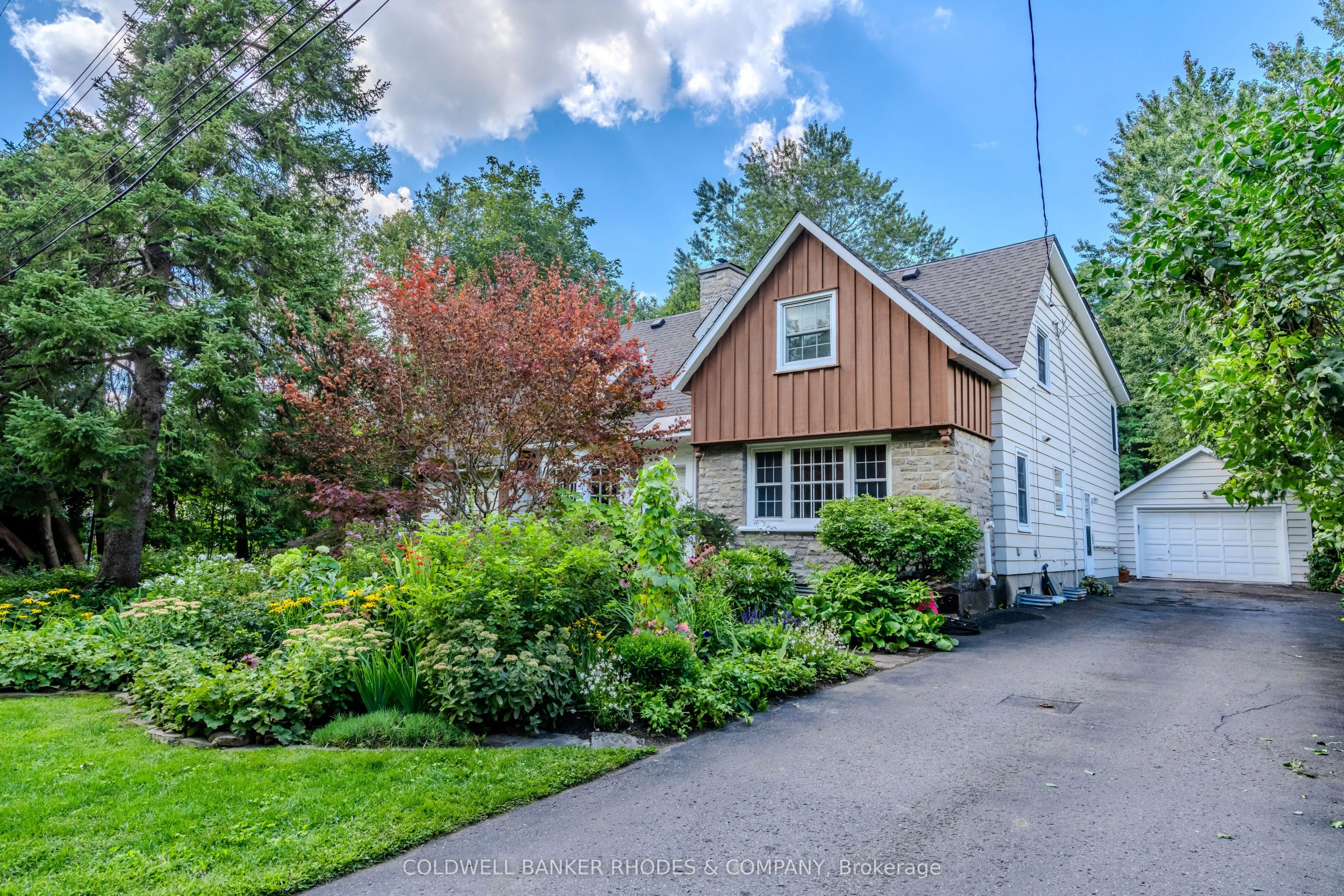 495 Lansdowne Road N