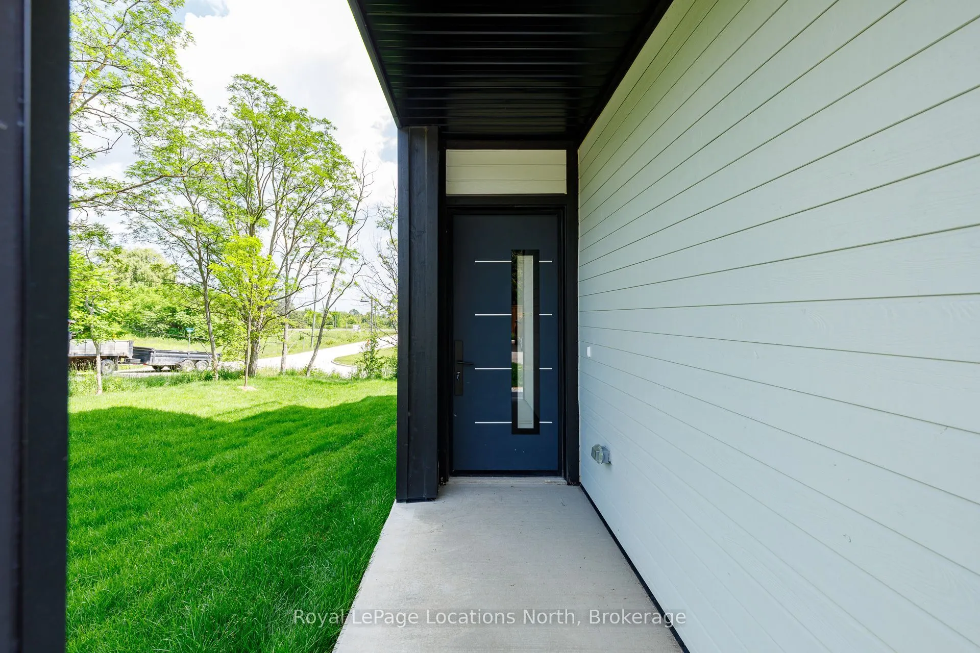 25 Lansdowne Street S #1