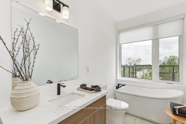 25 Lansdowne Street S #1