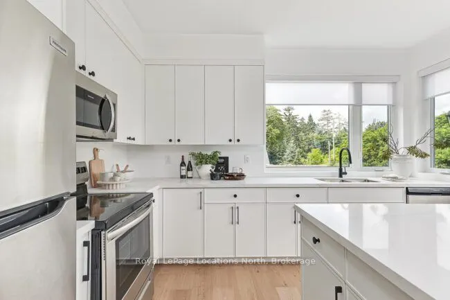 25 Lansdowne Street S #1