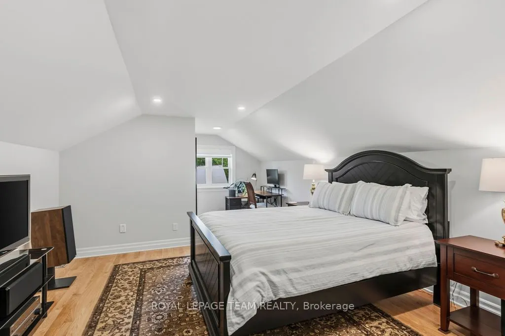 4869 THUNDER Road