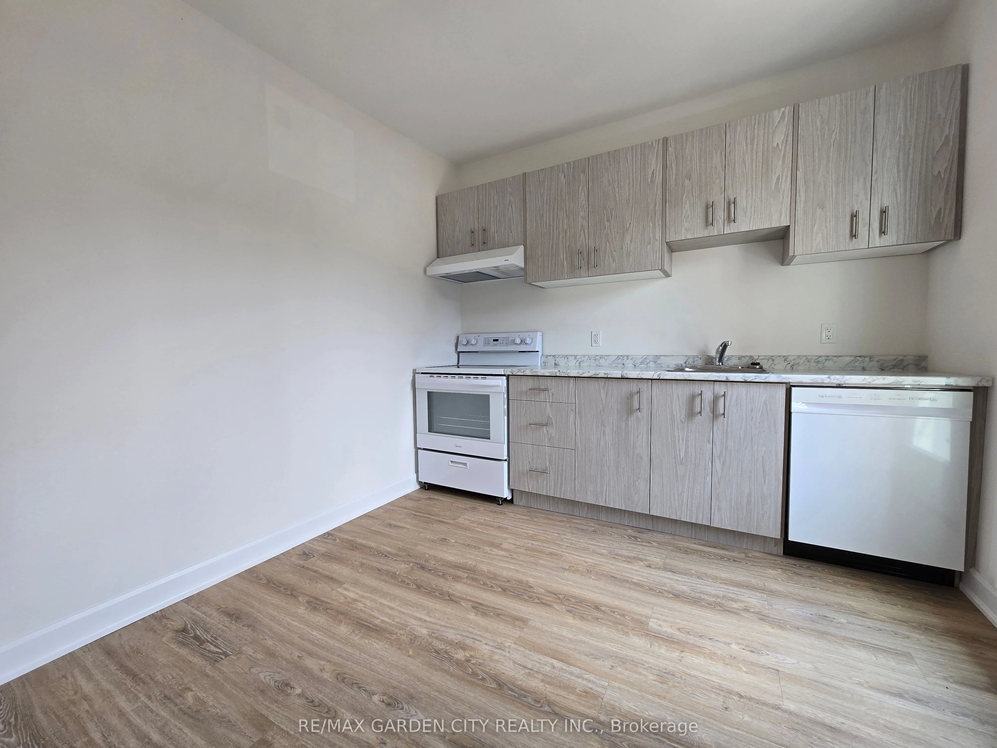 63 Main Street E #2