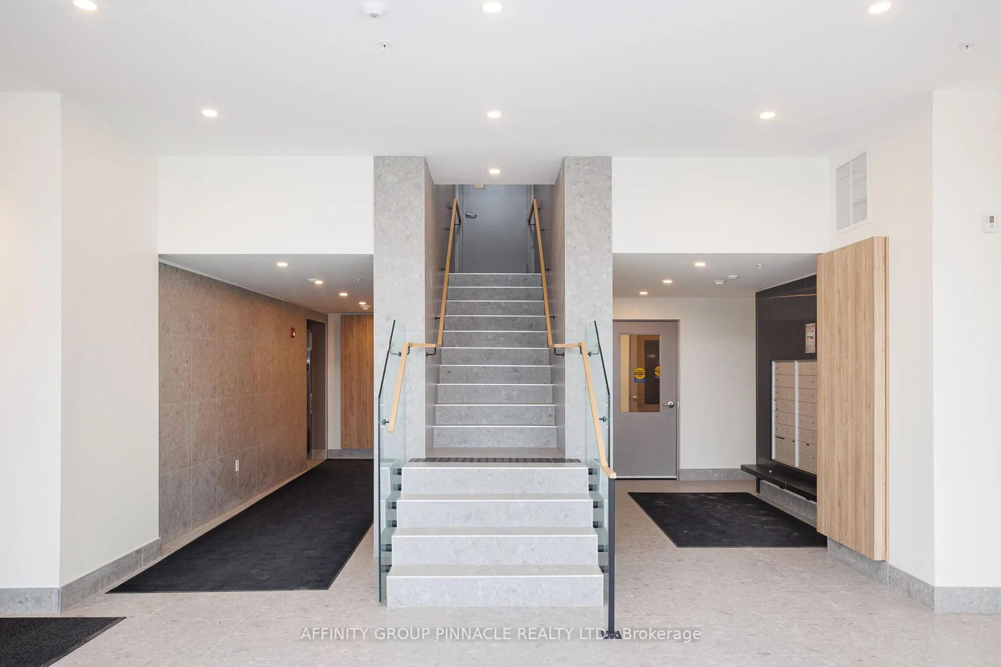 19 A West Street N #302