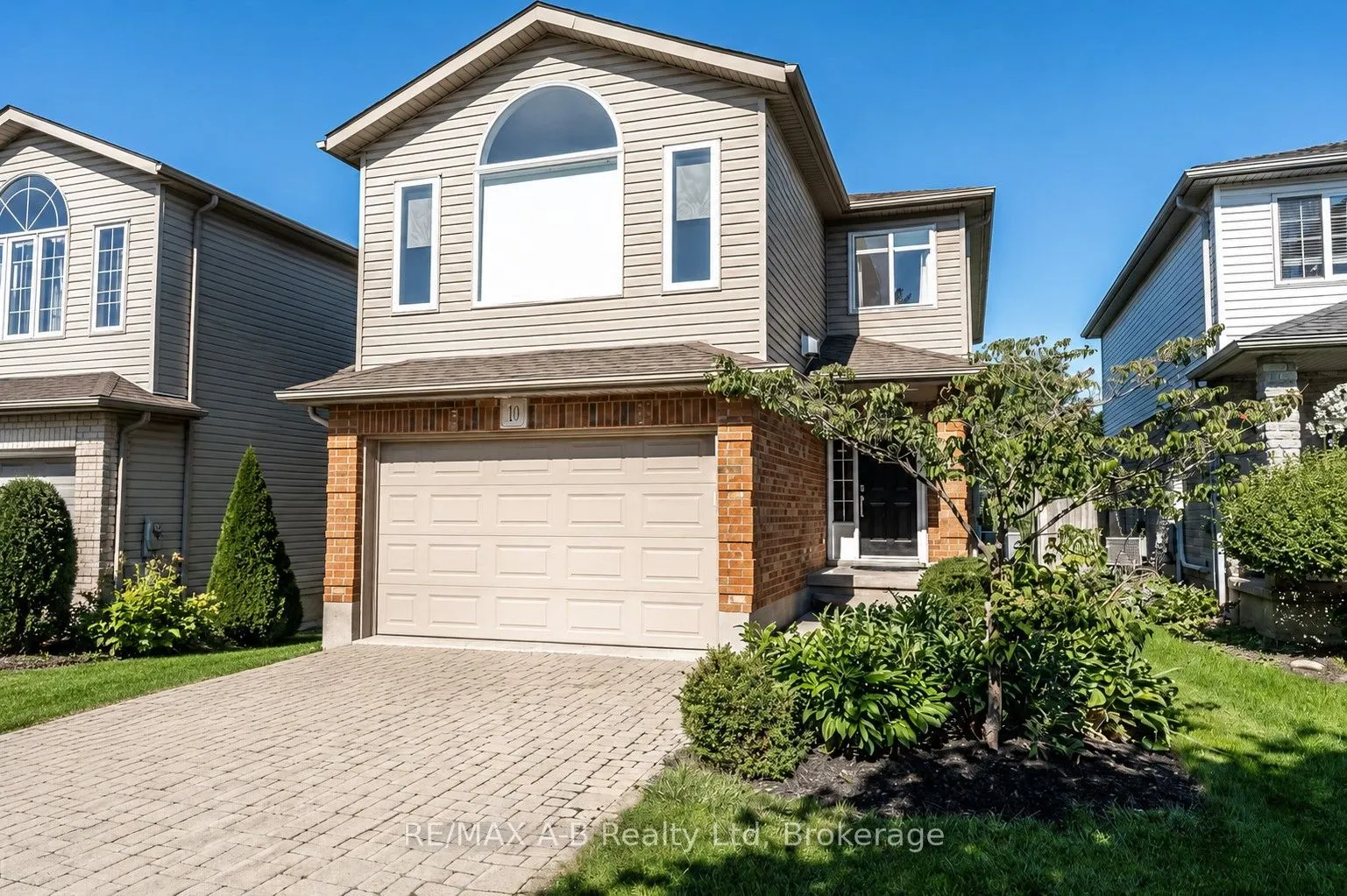10 Buckingham Drive