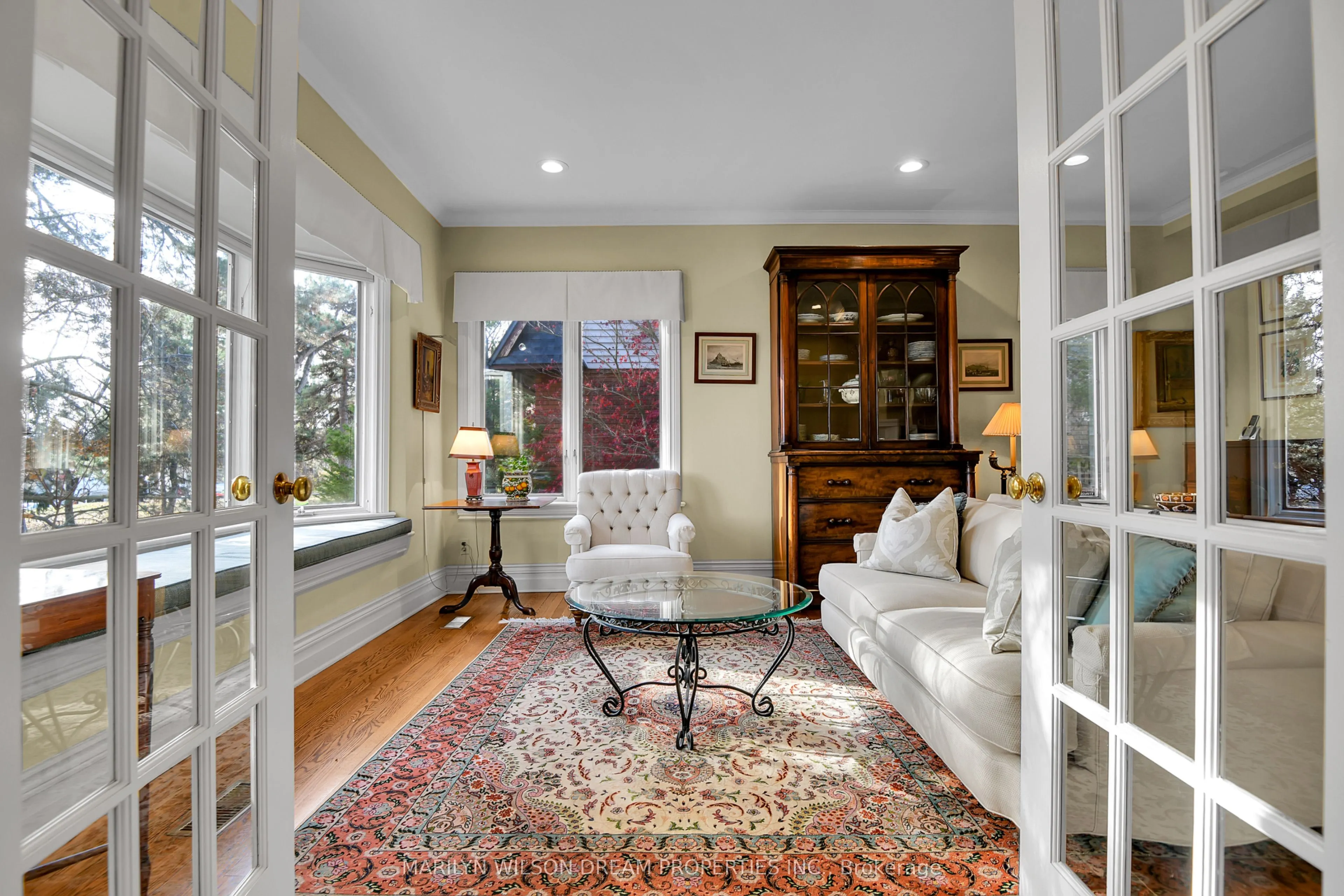 598 Queen Elizabeth Drive