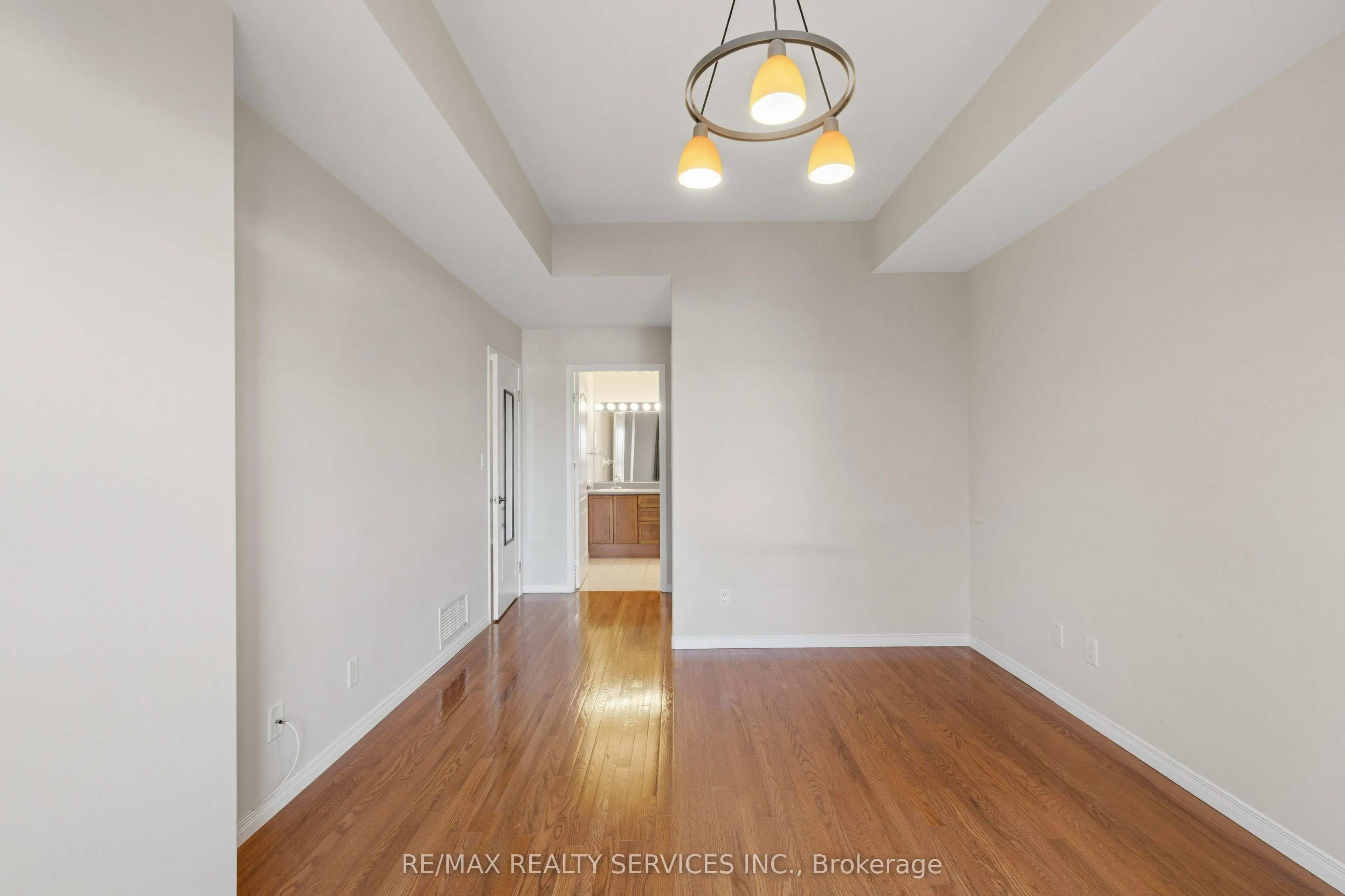 350 Wellington Street #212