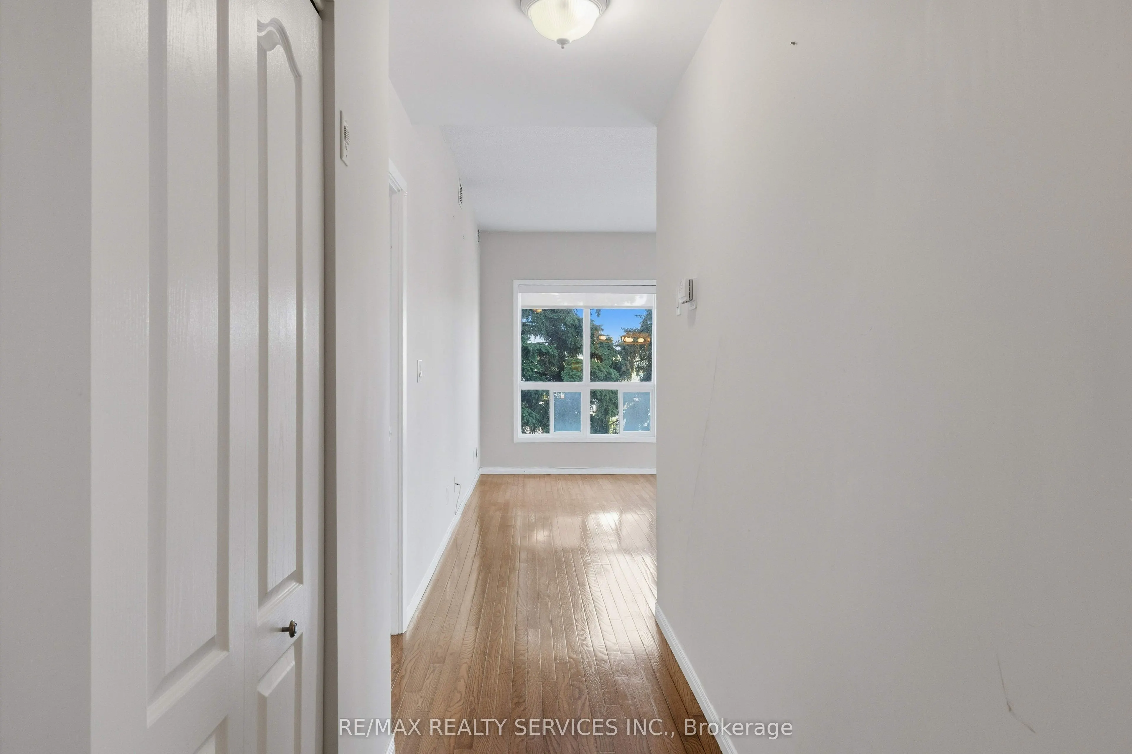 350 Wellington Street #212