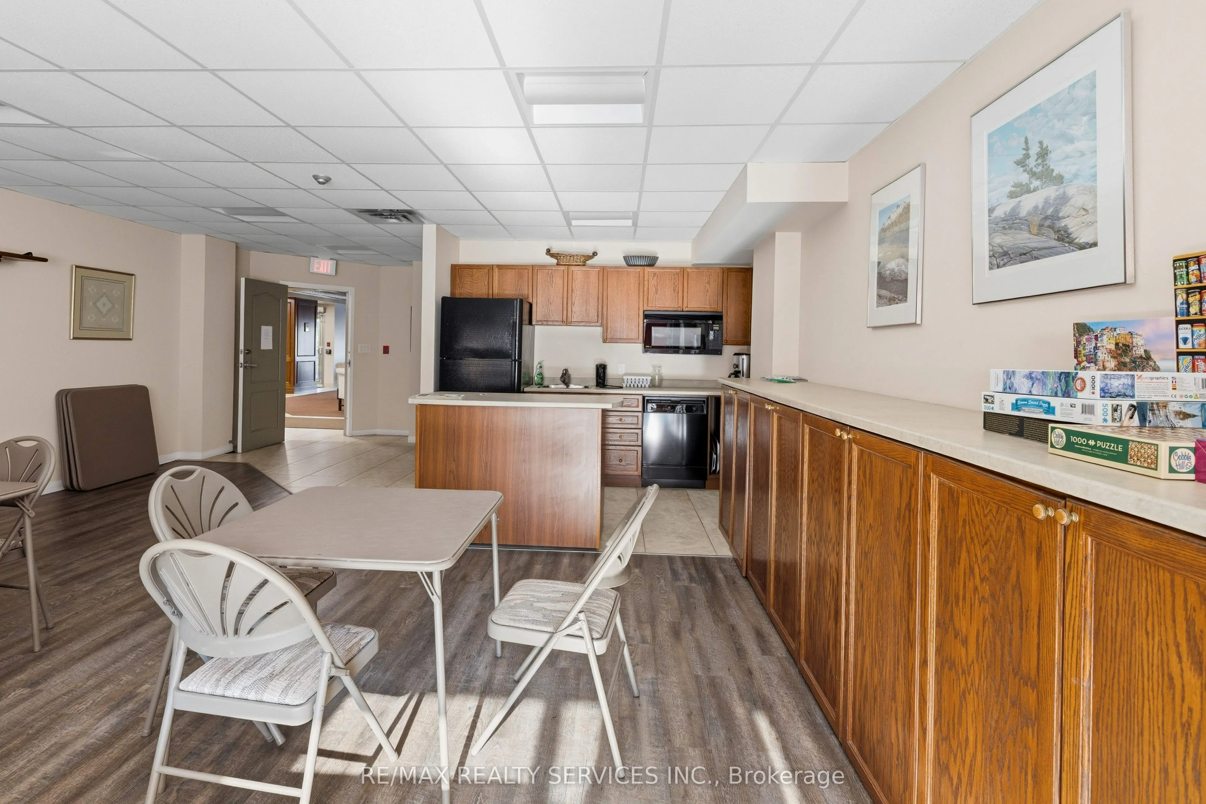 350 Wellington Street #212
