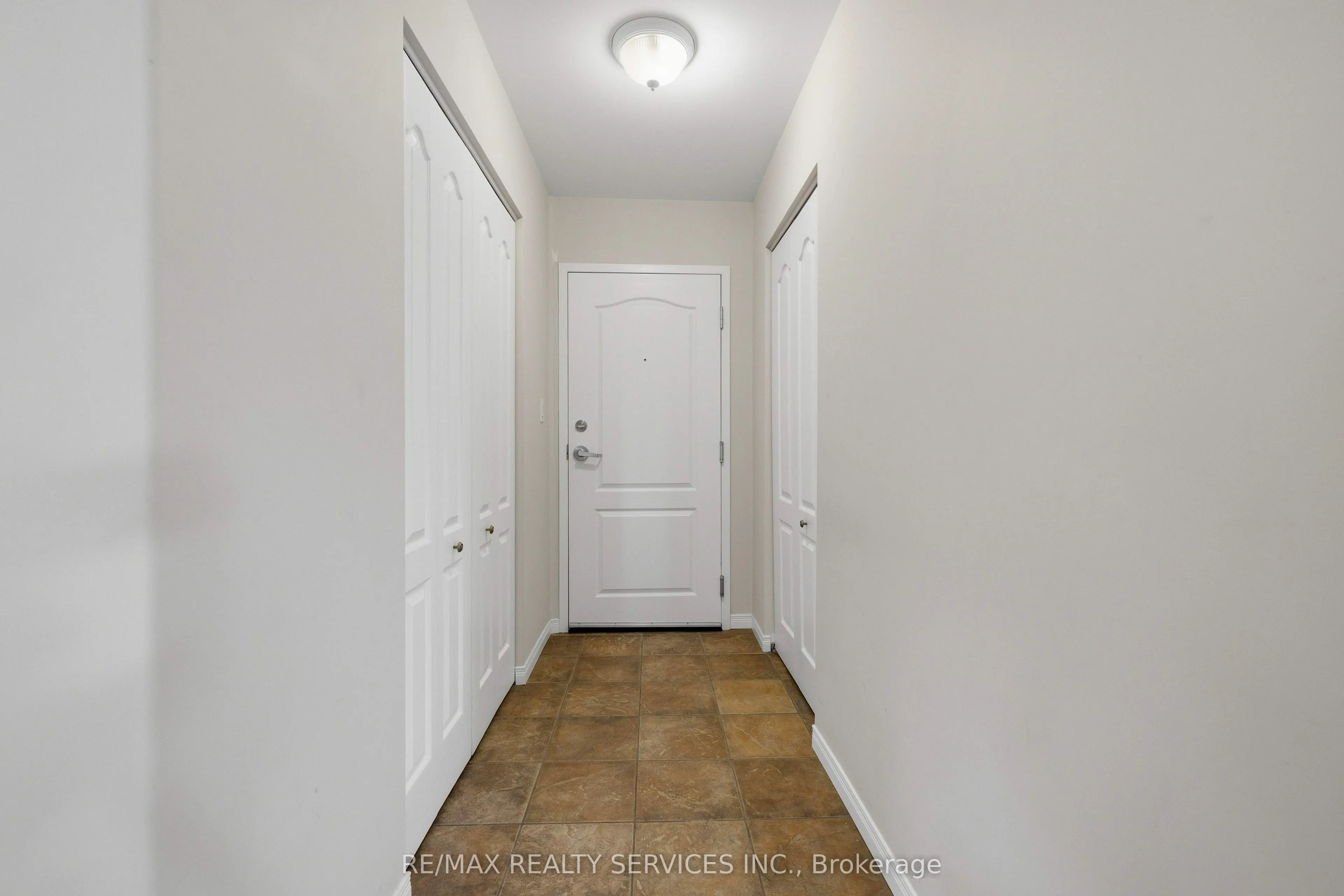 350 Wellington Street #212