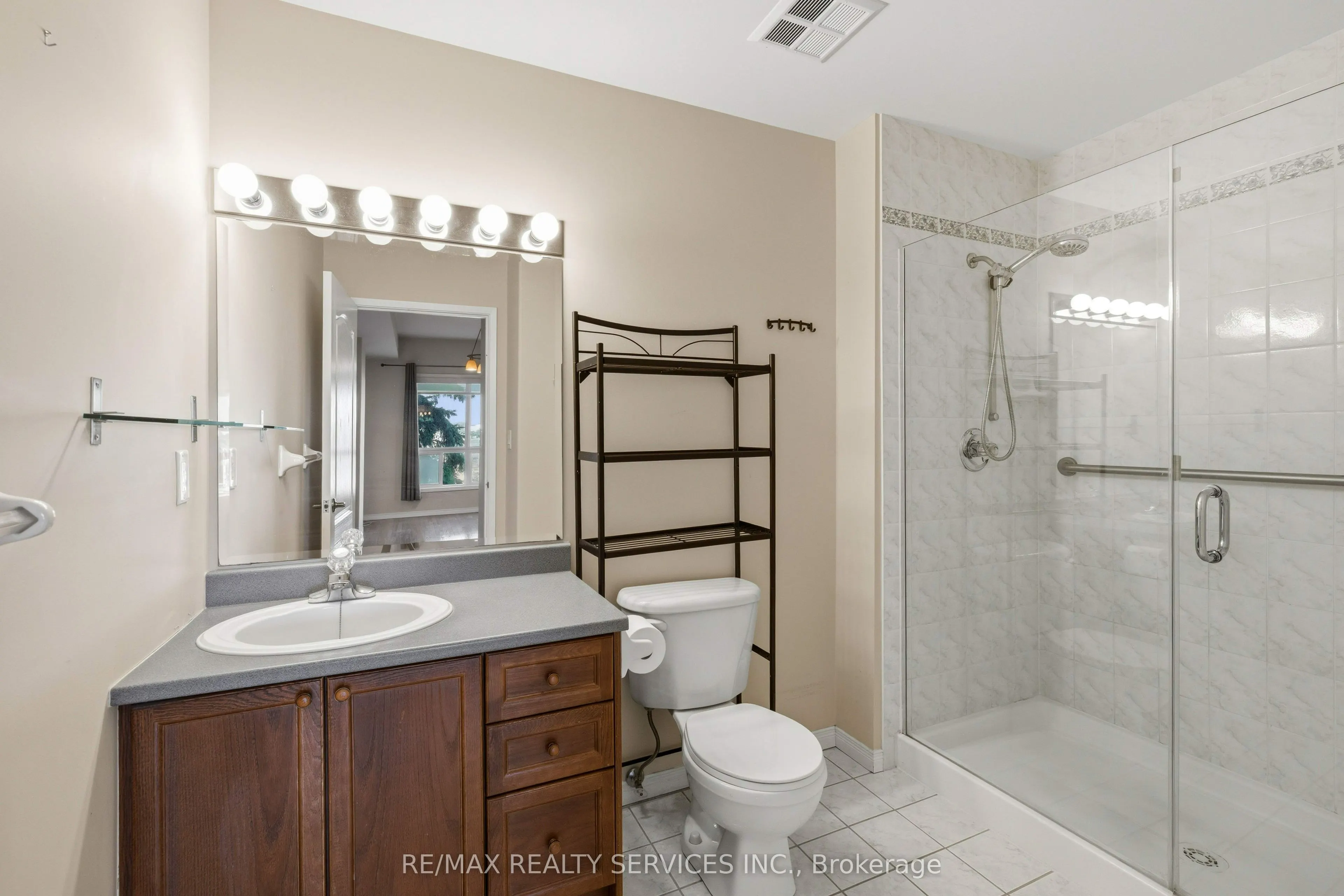 350 Wellington Street #212