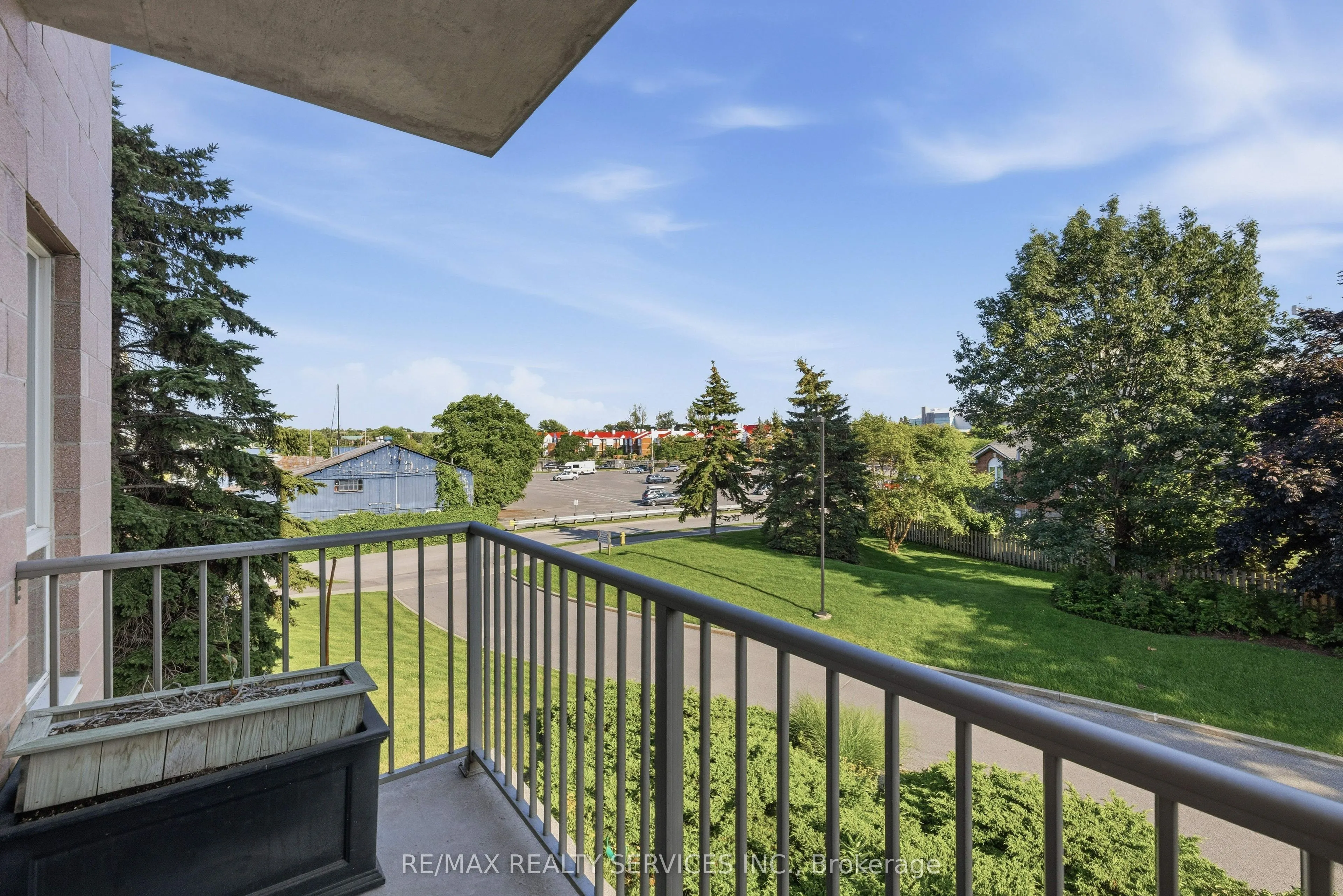 350 Wellington Street #212